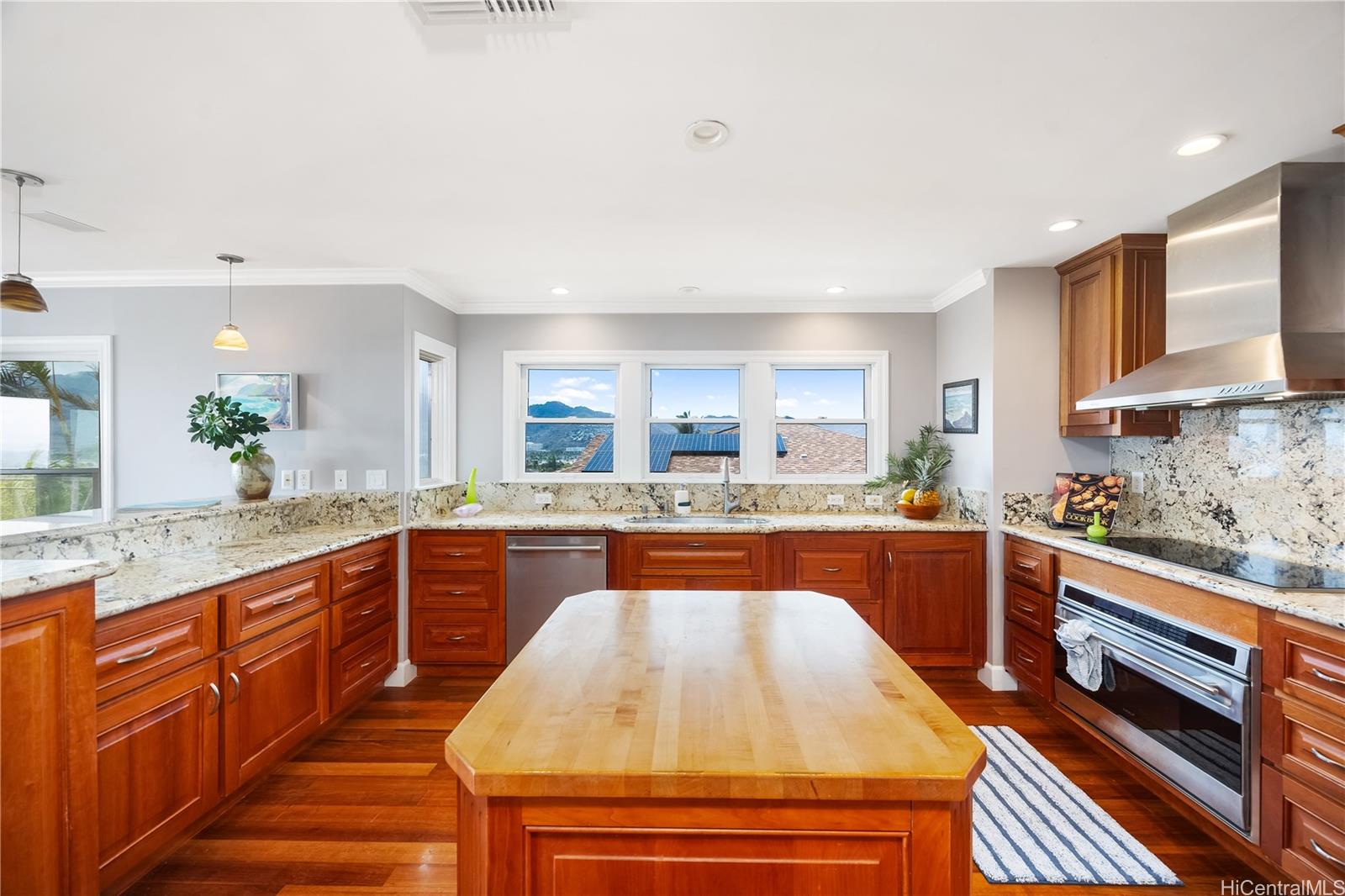 278  Makaweli Place Triangle, Hawaii Kai home - photo 5 of 25