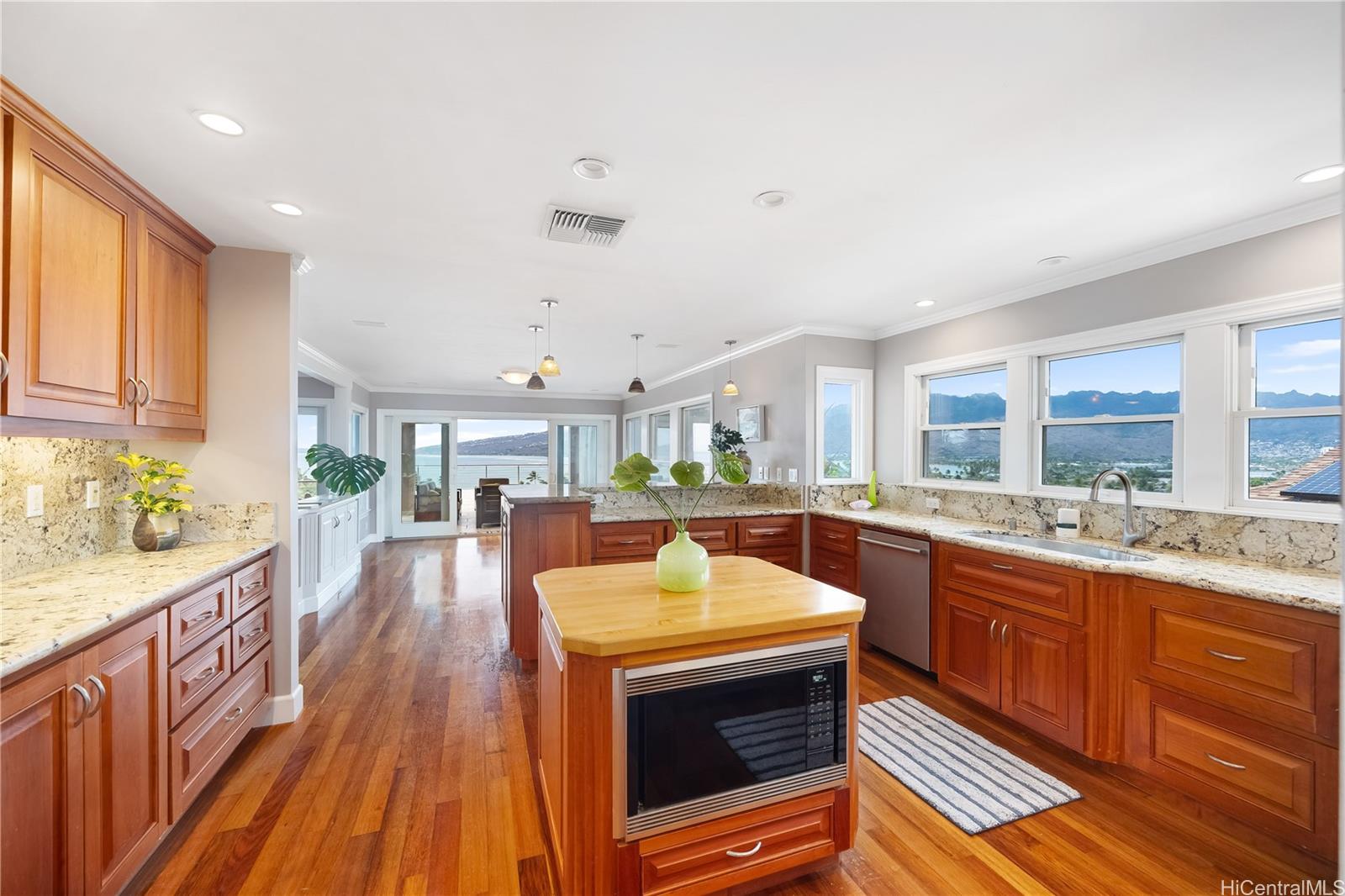 278  Makaweli Place Triangle, Hawaii Kai home - photo 7 of 25