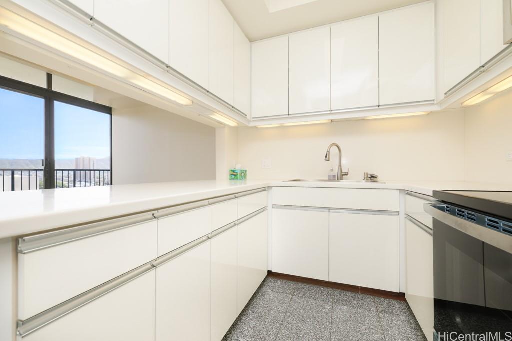 Kaimuki Parkside condo # 1002, Honolulu, Hawaii - photo 5 of 25