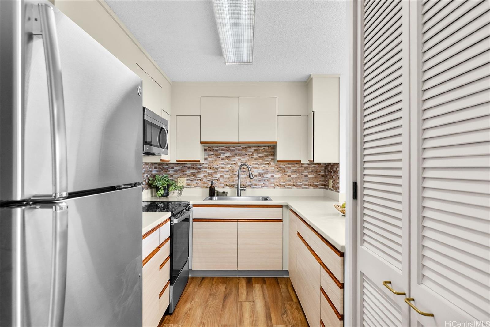 Kaimuki Parkside condo # 801, Honolulu, Hawaii - photo 11 of 24