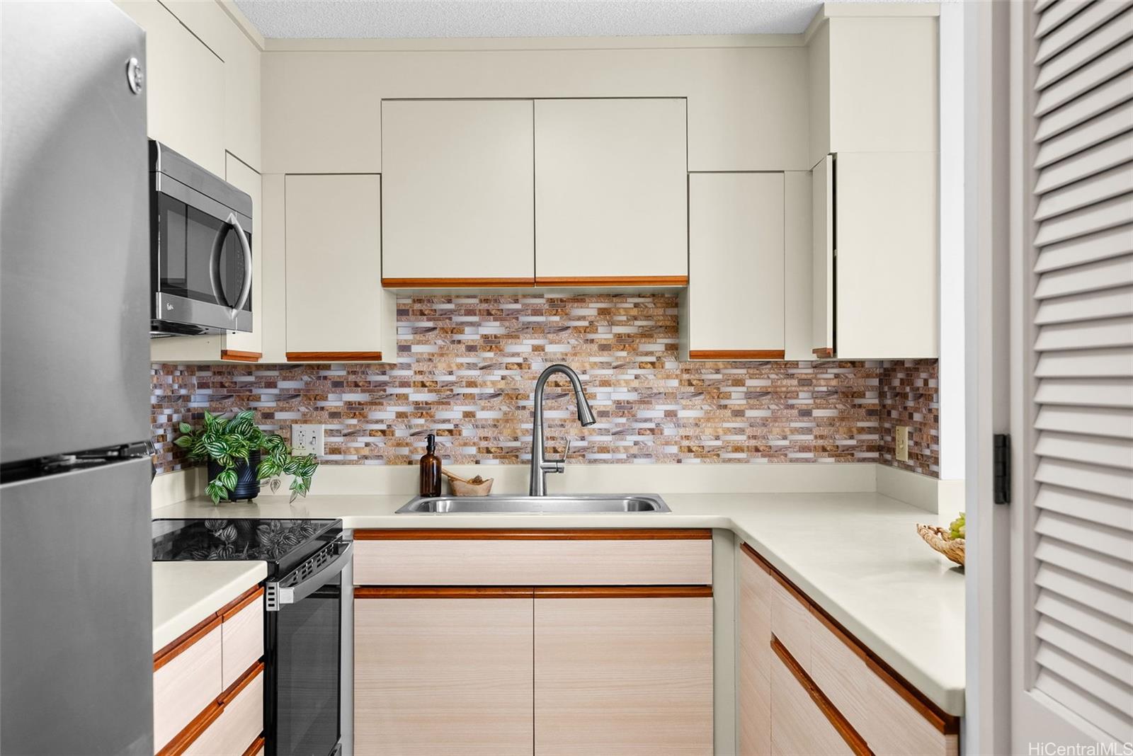 Kaimuki Parkside condo # 801, Honolulu, Hawaii - photo 12 of 24