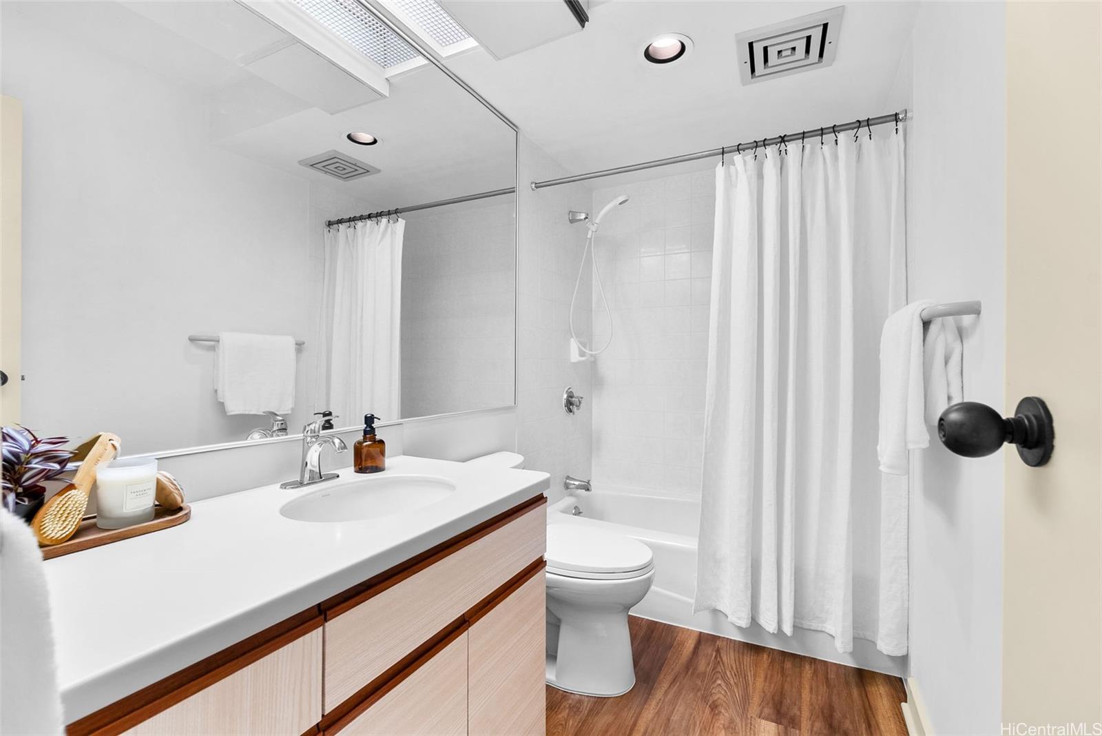 Kaimuki Parkside condo # 801, Honolulu, Hawaii - photo 21 of 24