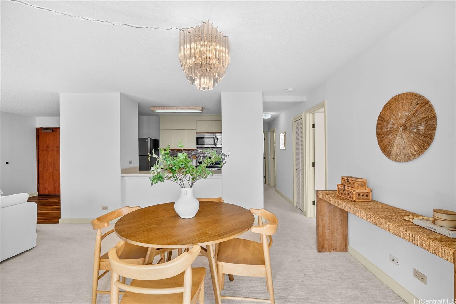 Kaimuki Parkside condo # 801, Honolulu, Hawaii - photo 4 of 24