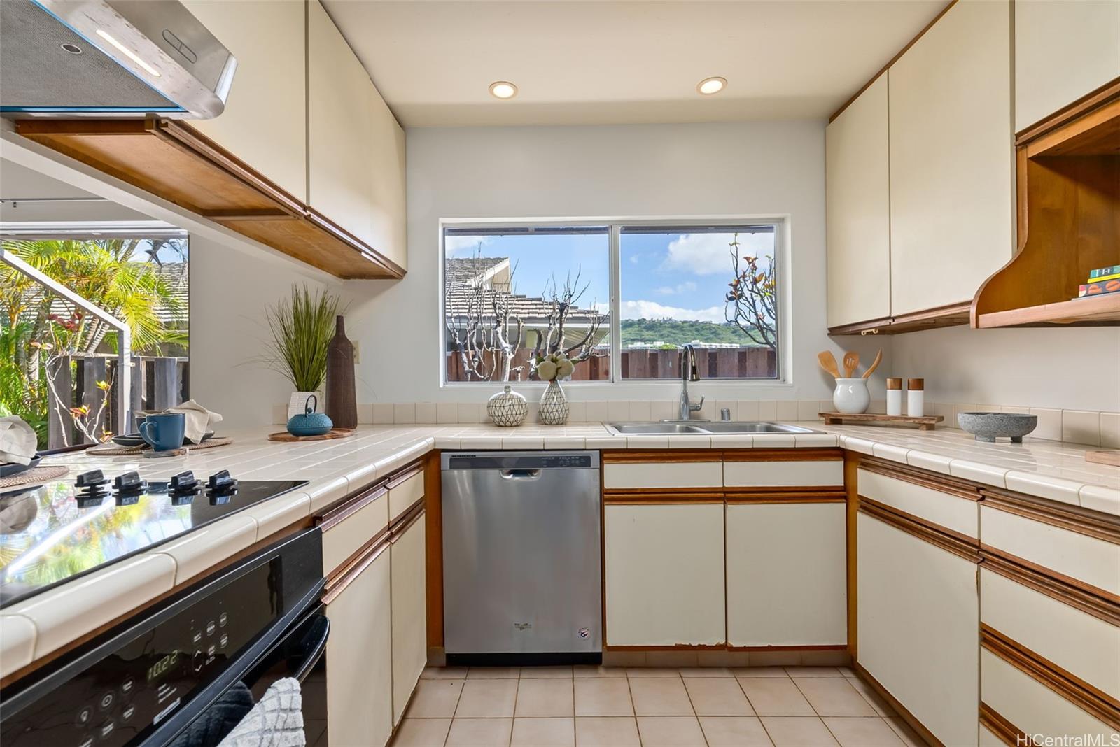 280 Opihikao Way townhouse # 681, Honolulu, Hawaii - photo 8 of 25