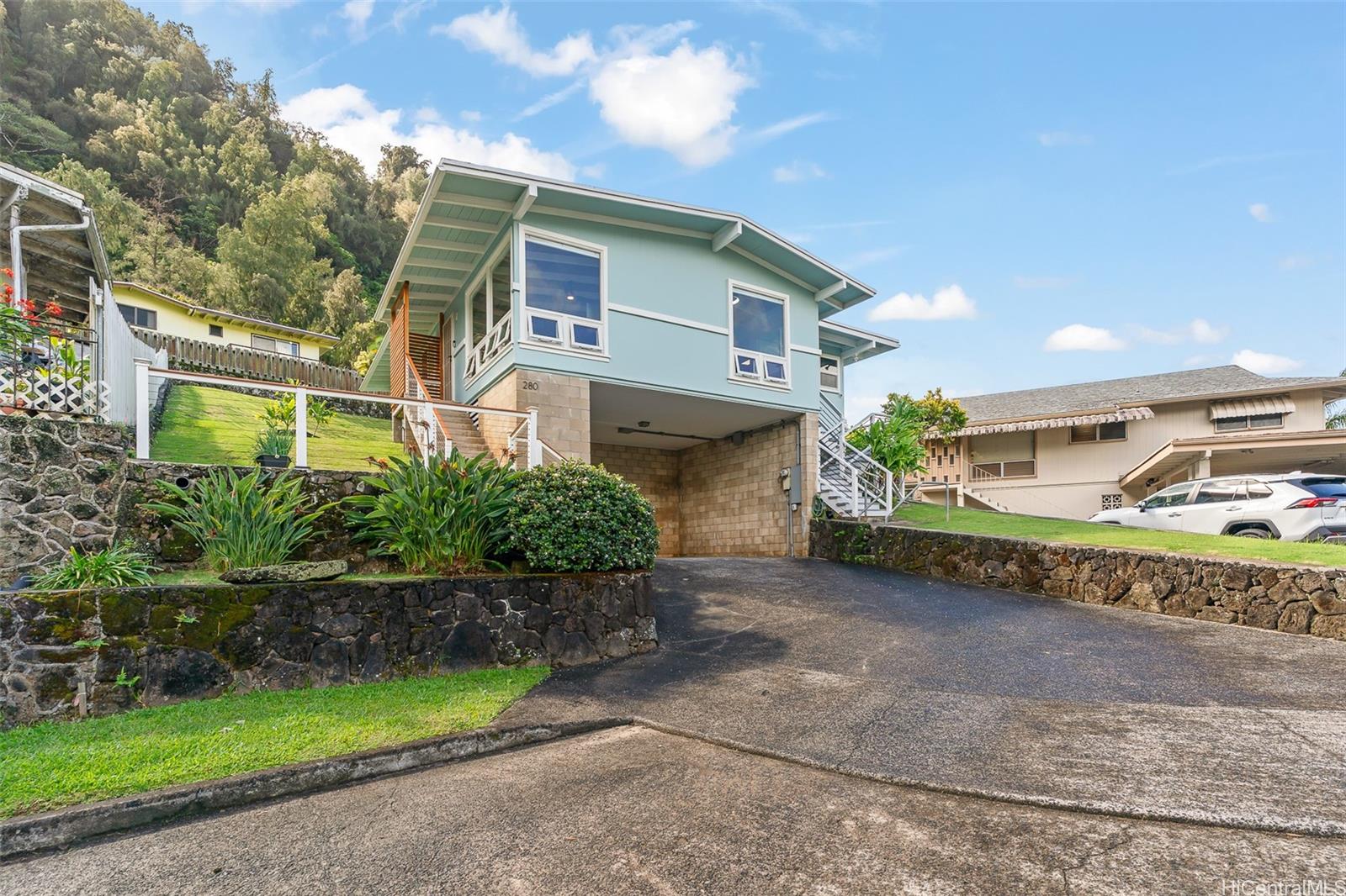 280  Polohiwa Place Dowsett, Honolulu home - photo 2 of 25