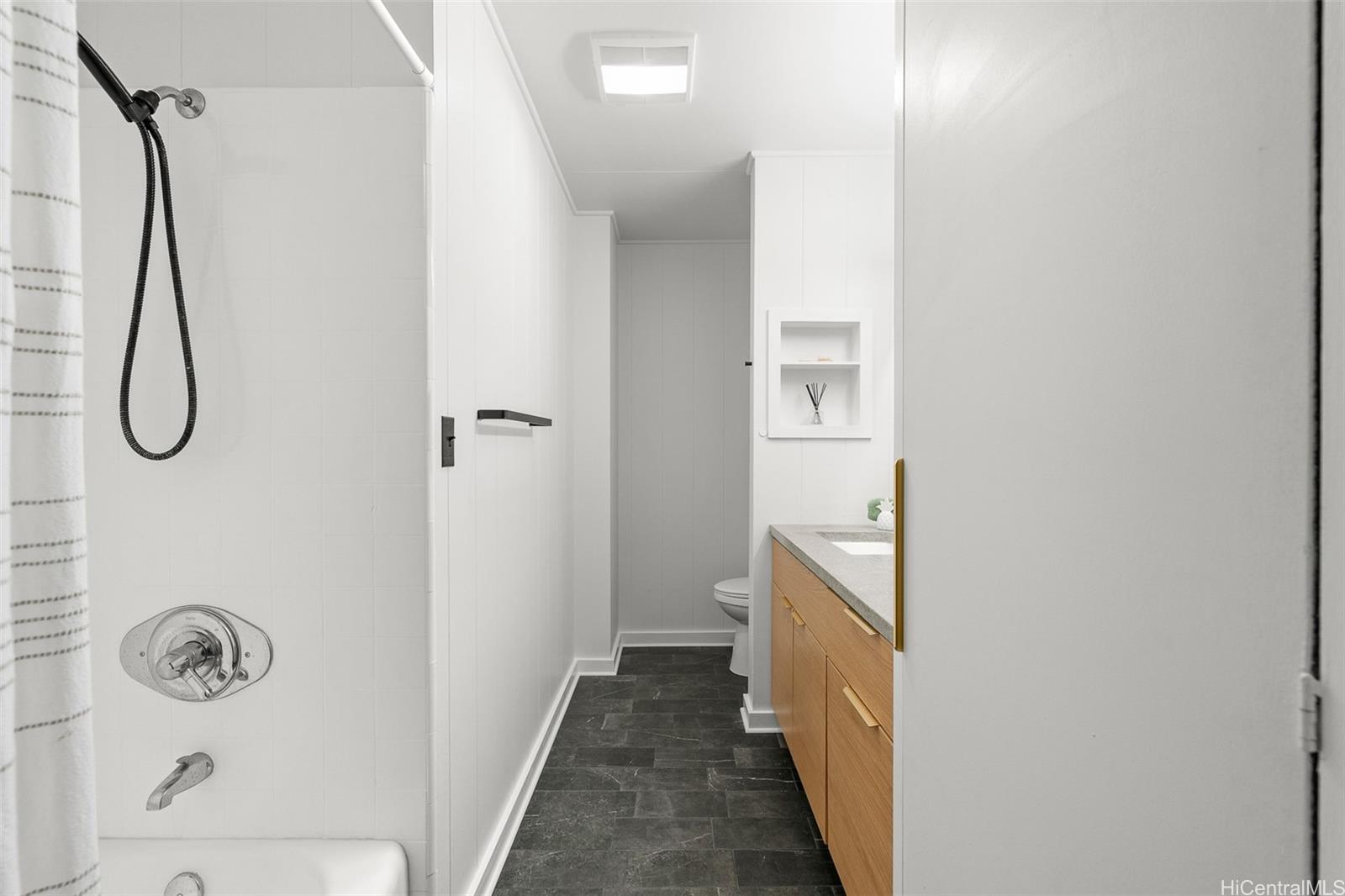 280  Polohiwa Place Dowsett, Honolulu home - photo 14 of 25