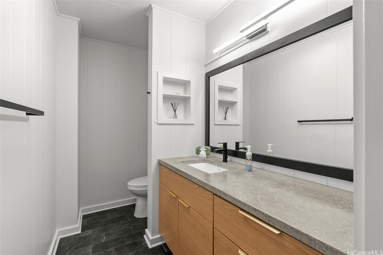 280  Polohiwa Place Dowsett, Honolulu home - photo 16 of 25