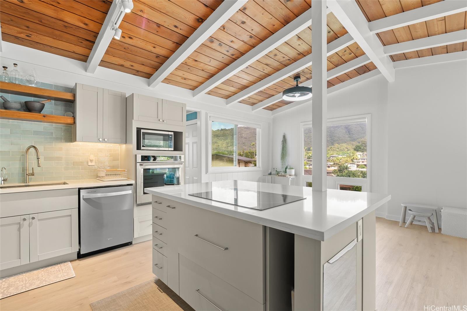 280  Polohiwa Place Dowsett, Honolulu home - photo 6 of 25