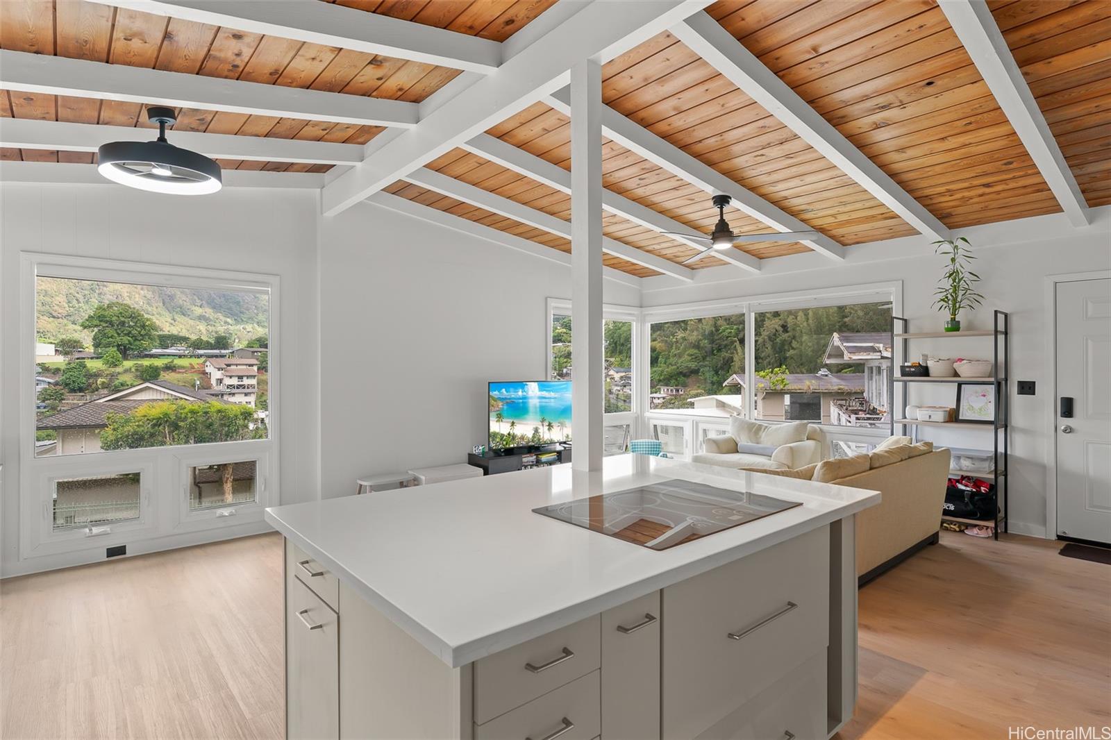 280  Polohiwa Place Dowsett, Honolulu home - photo 7 of 25