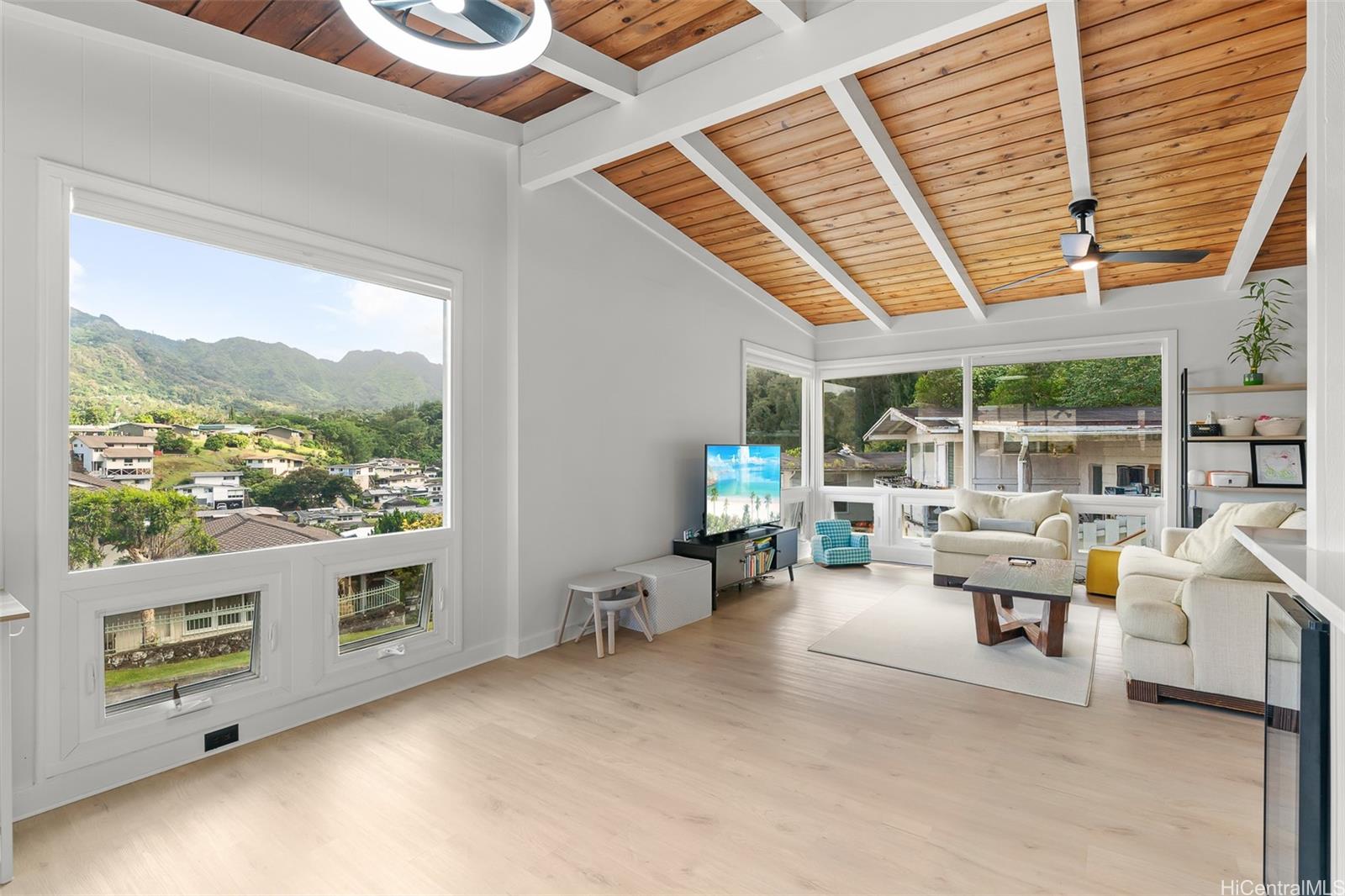 280  Polohiwa Place Dowsett, Honolulu home - photo 8 of 25