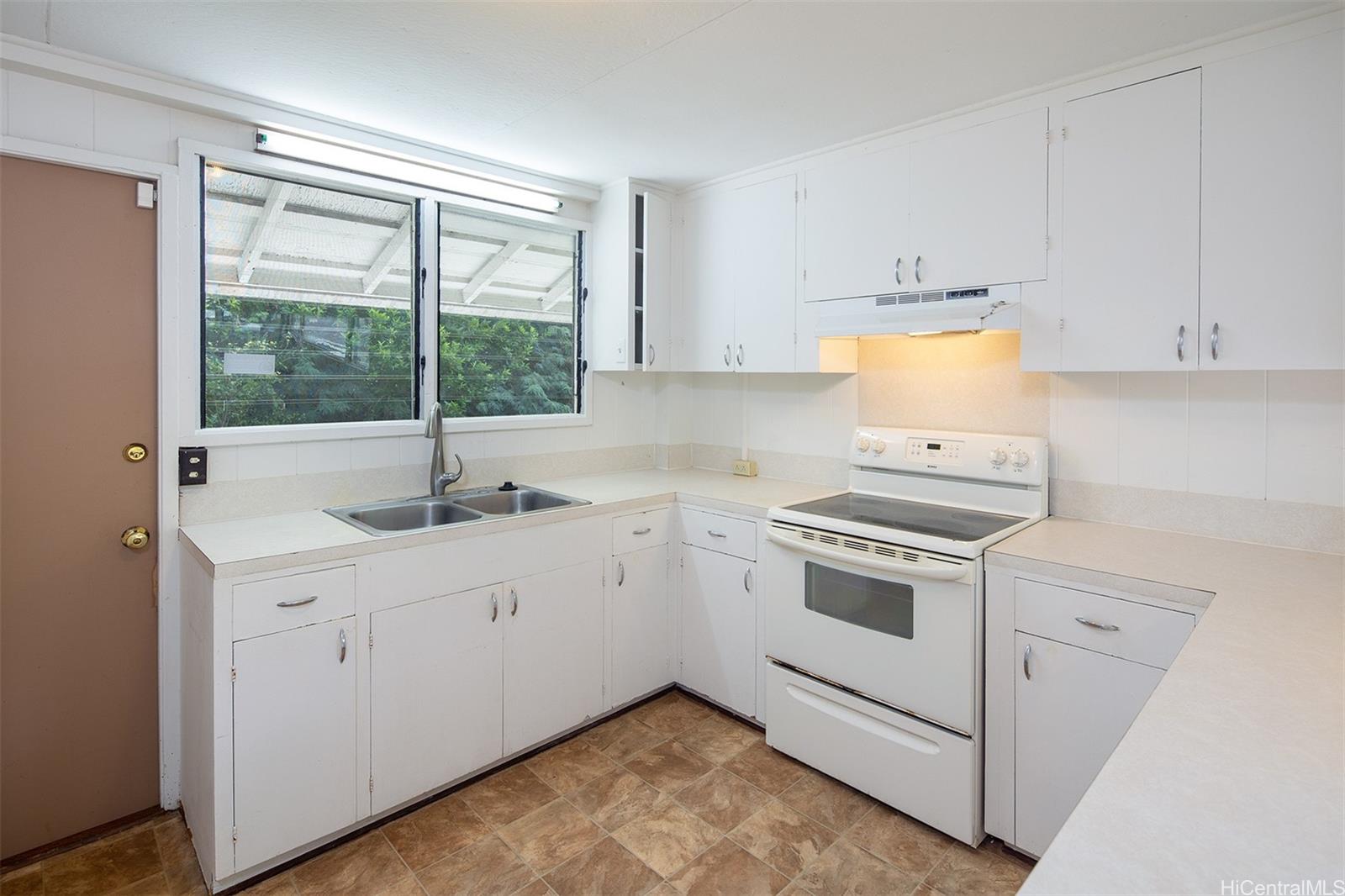 2801 Booth Rd Honolulu - Rental - photo 2 of 13