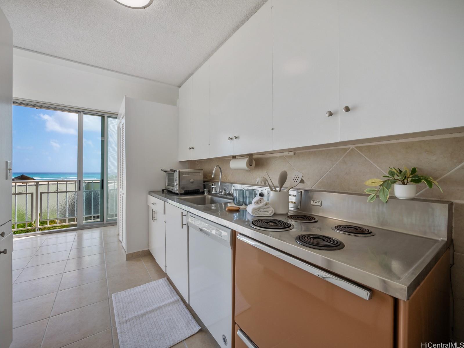 Kainalu condo # 3E, Honolulu, Hawaii - photo 14 of 25