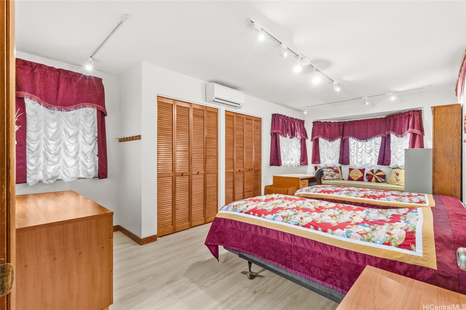 281  Puiwa Road Dowsett, Honolulu home - photo 17 of 19