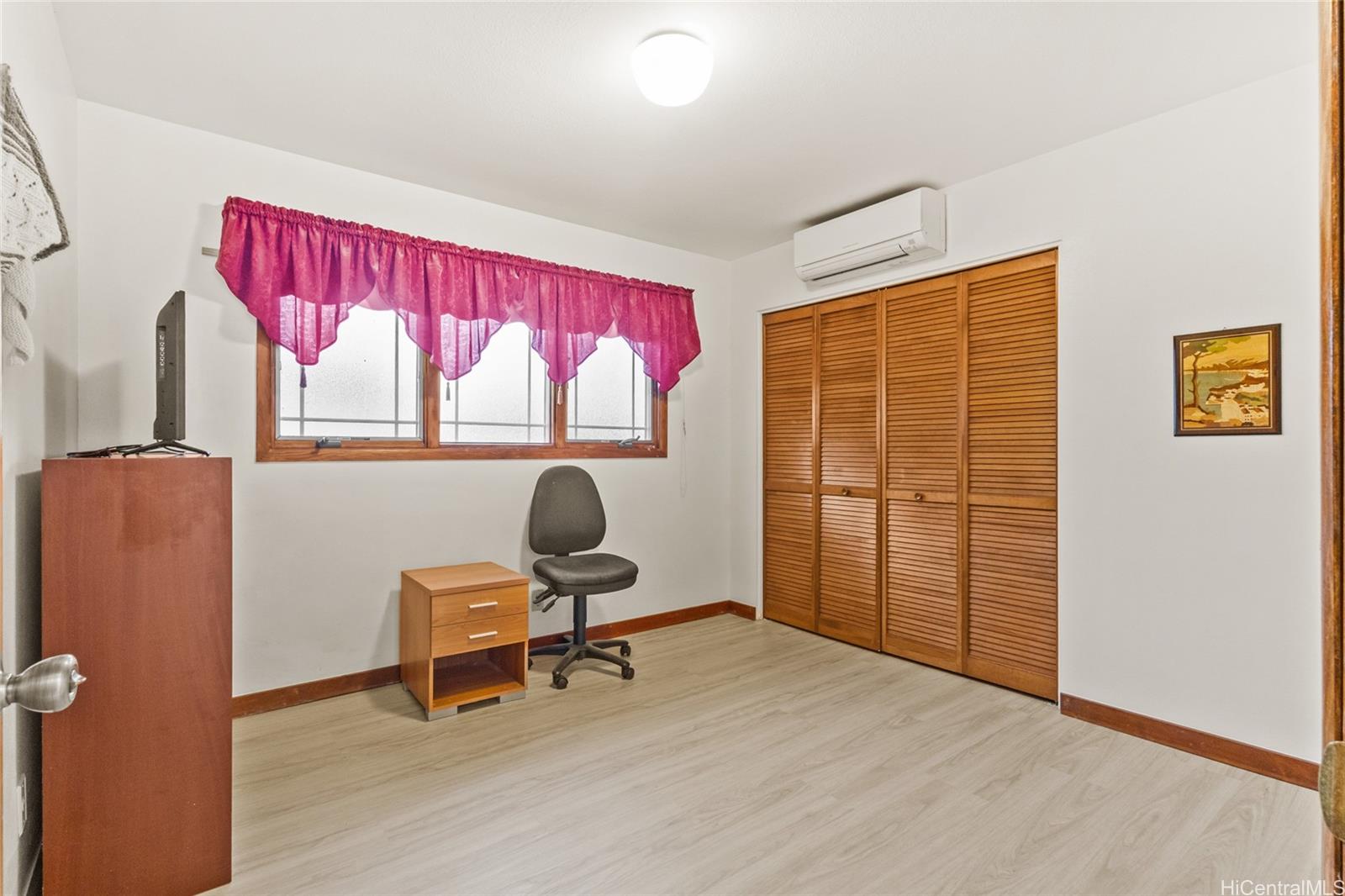 281  Puiwa Road Dowsett, Honolulu home - photo 3 of 19