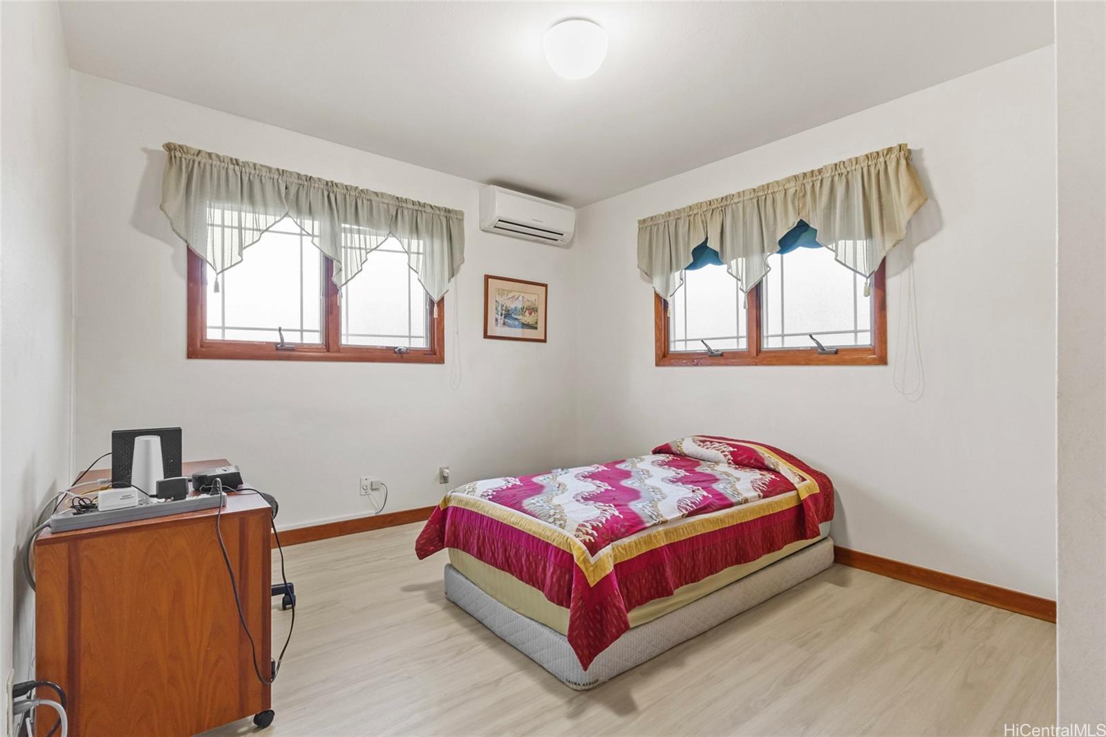 281  Puiwa Road Dowsett, Honolulu home - photo 4 of 19