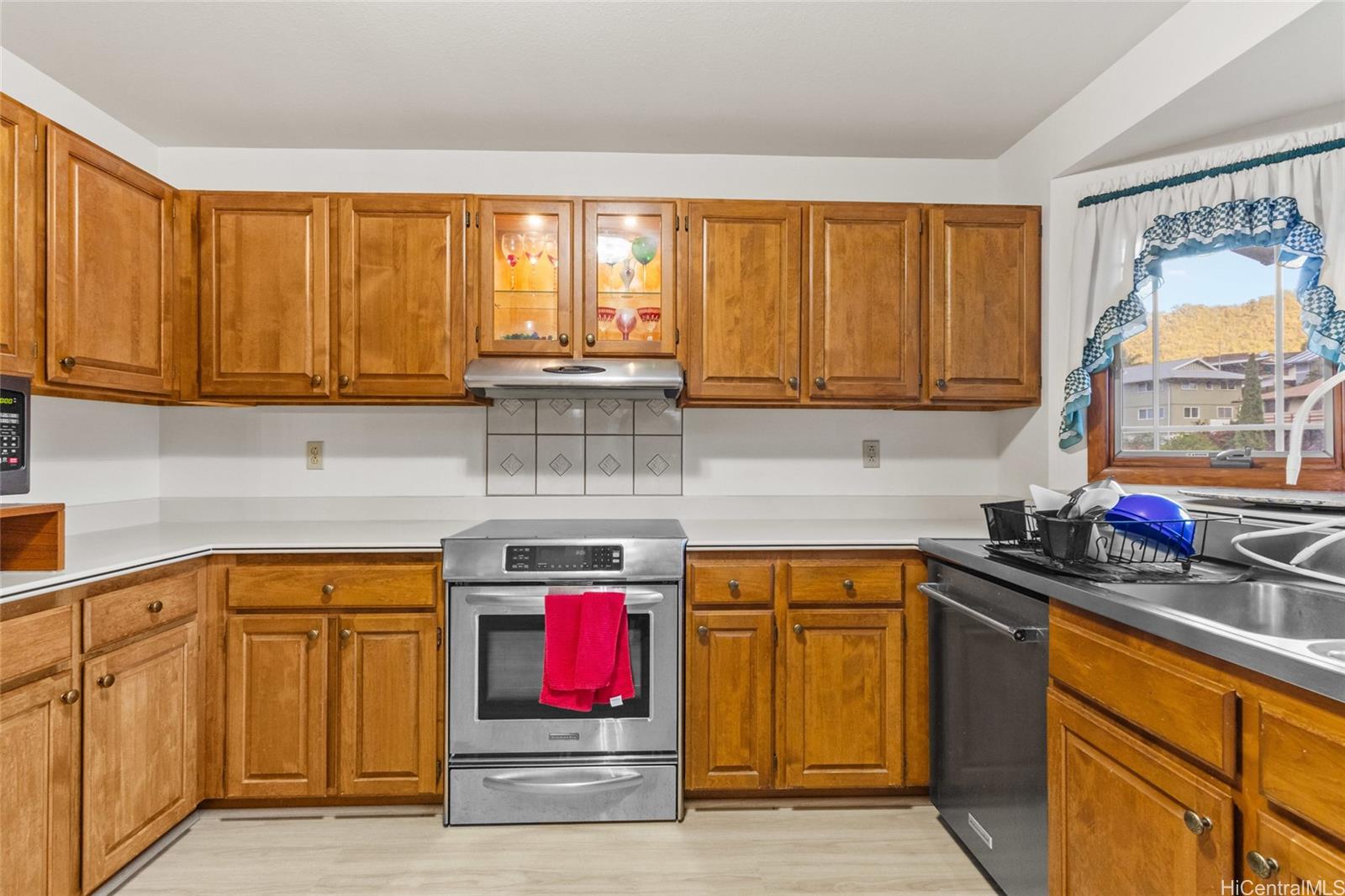 281  Puiwa Road Dowsett, Honolulu home - photo 6 of 19