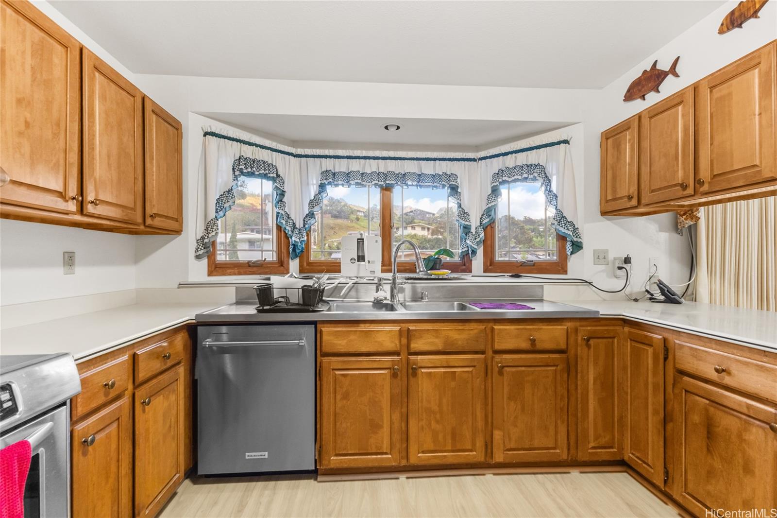 281  Puiwa Road Dowsett, Honolulu home - photo 7 of 19