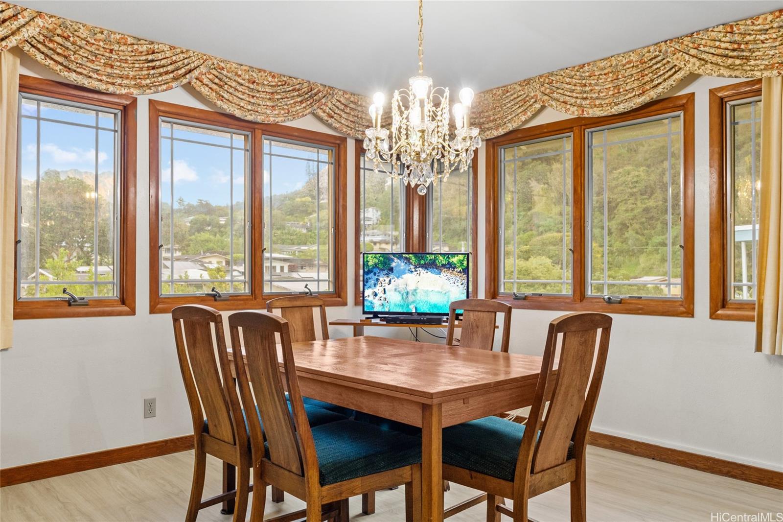 281  Puiwa Road Dowsett, Honolulu home - photo 8 of 19