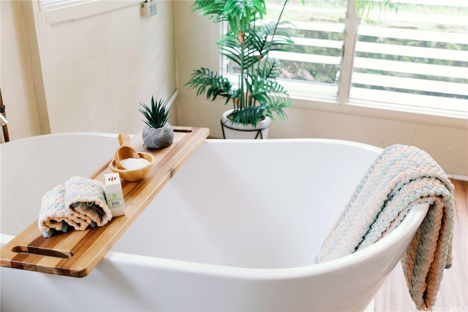 2813  Dow Street Nuuanu Area, Honolulu home - photo 16 of 24