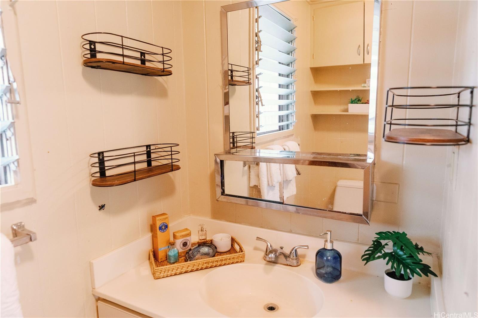 2813  Dow Street Nuuanu Area, Honolulu home - photo 22 of 24