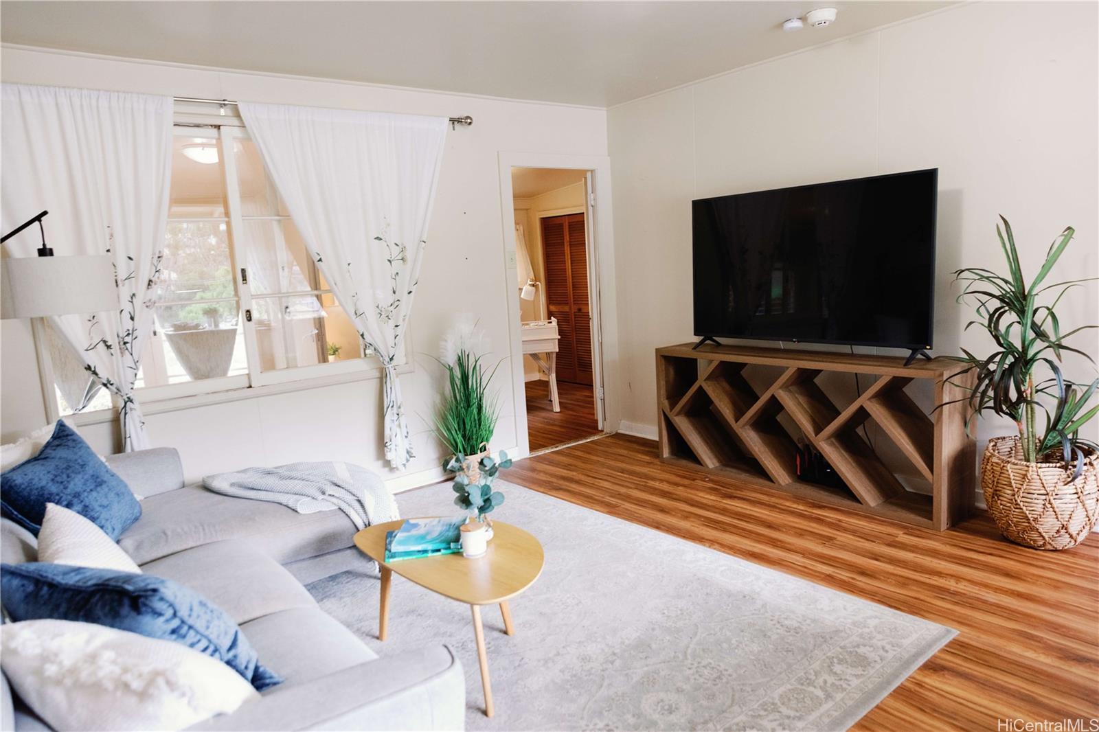 2813  Dow Street Nuuanu Area, Honolulu home - photo 10 of 24