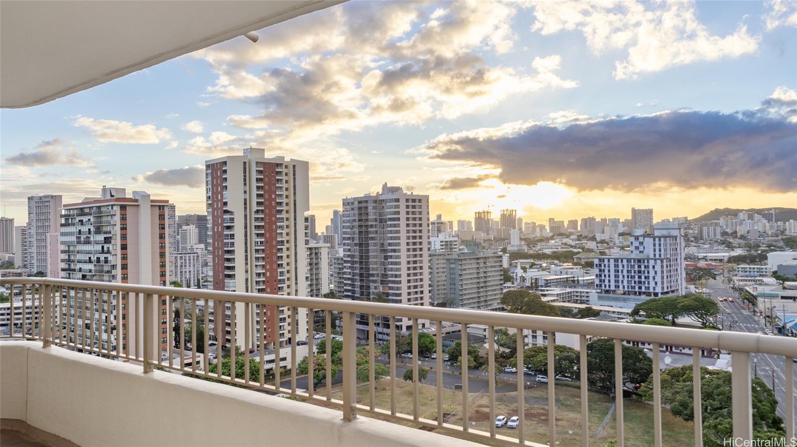 Contessa condo # 1604, Honolulu, Hawaii - photo 2 of 19