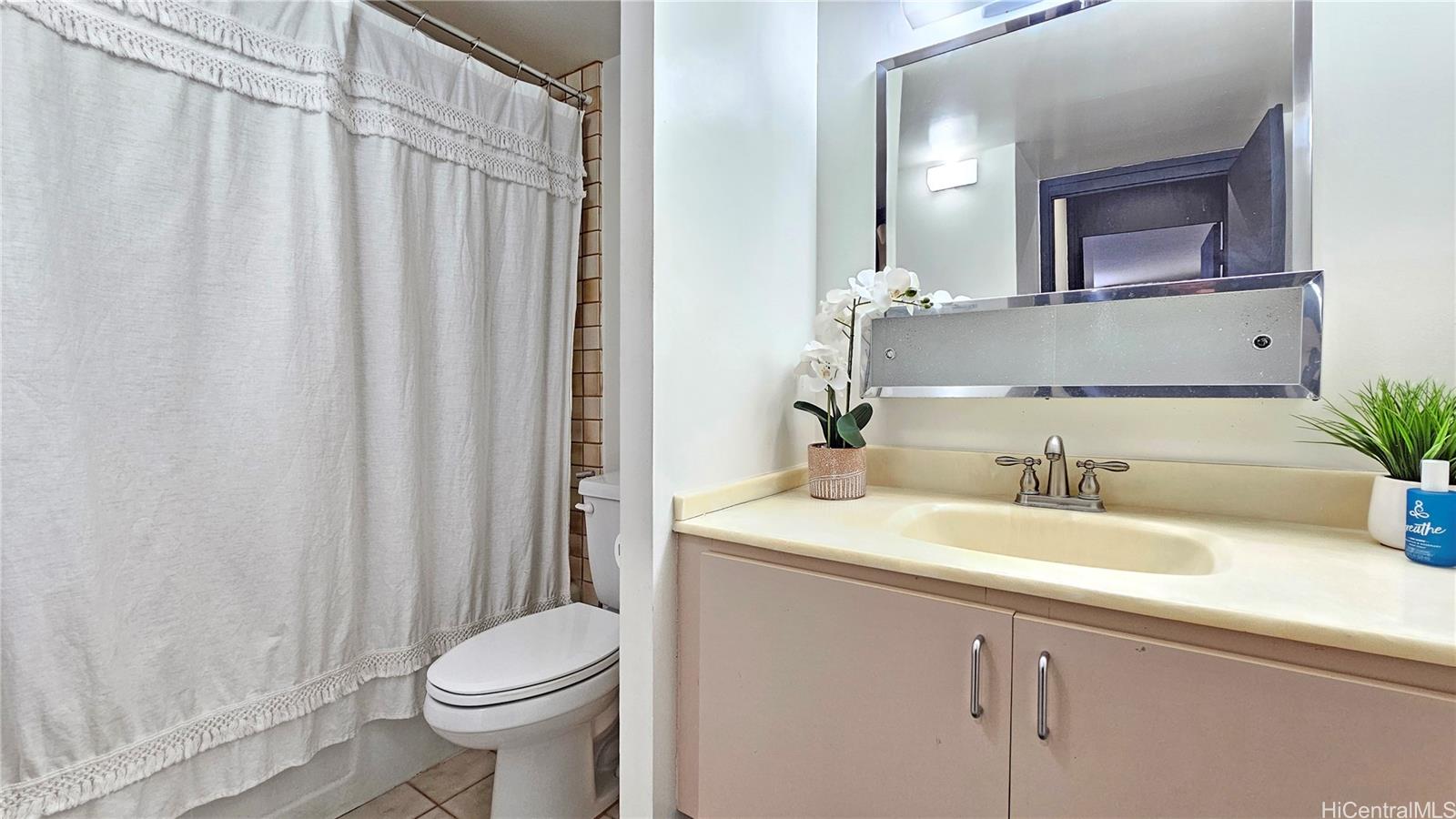 Contessa condo # 201, Honolulu, Hawaii - photo 17 of 25