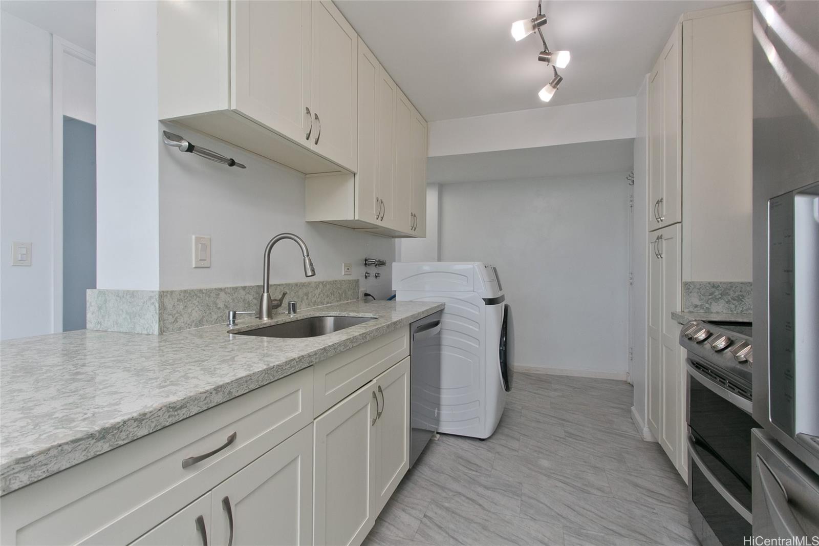 Contessa condo # 2401, Honolulu, Hawaii - photo 2 of 18