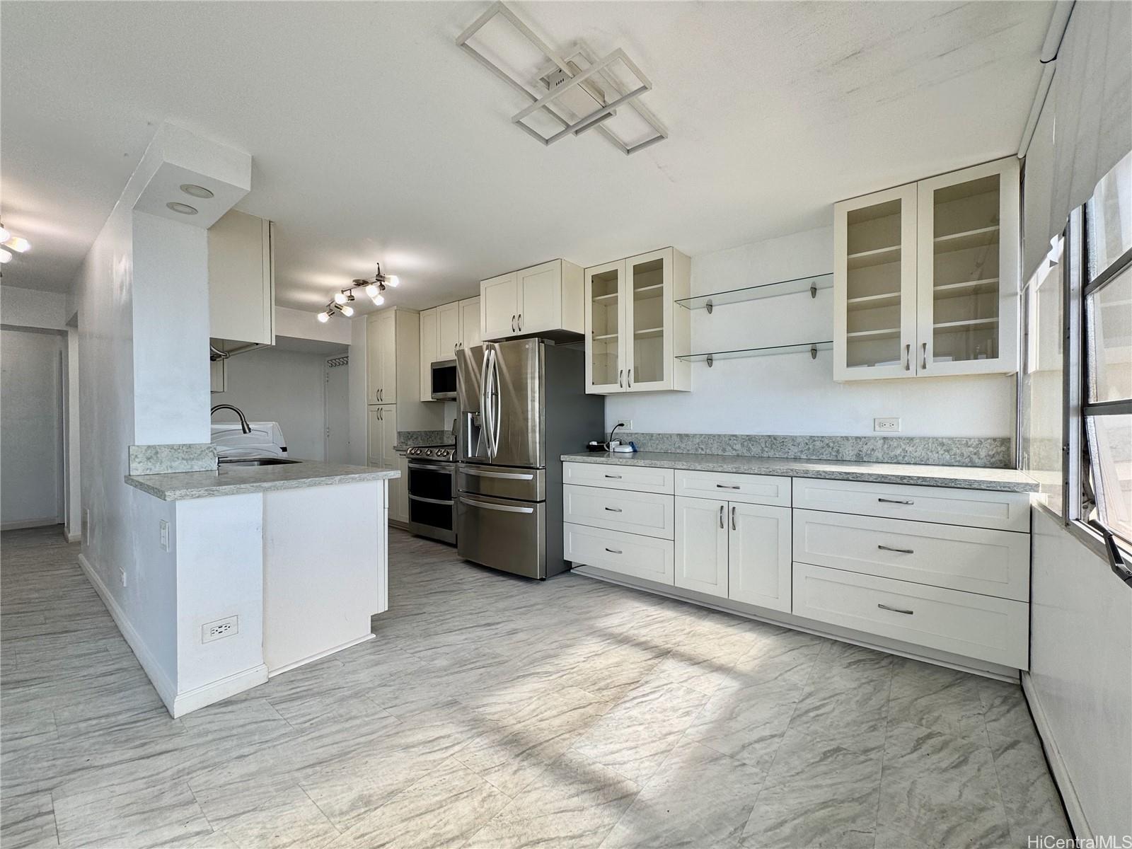 Contessa condo # 2401, Honolulu, Hawaii - photo 3 of 18