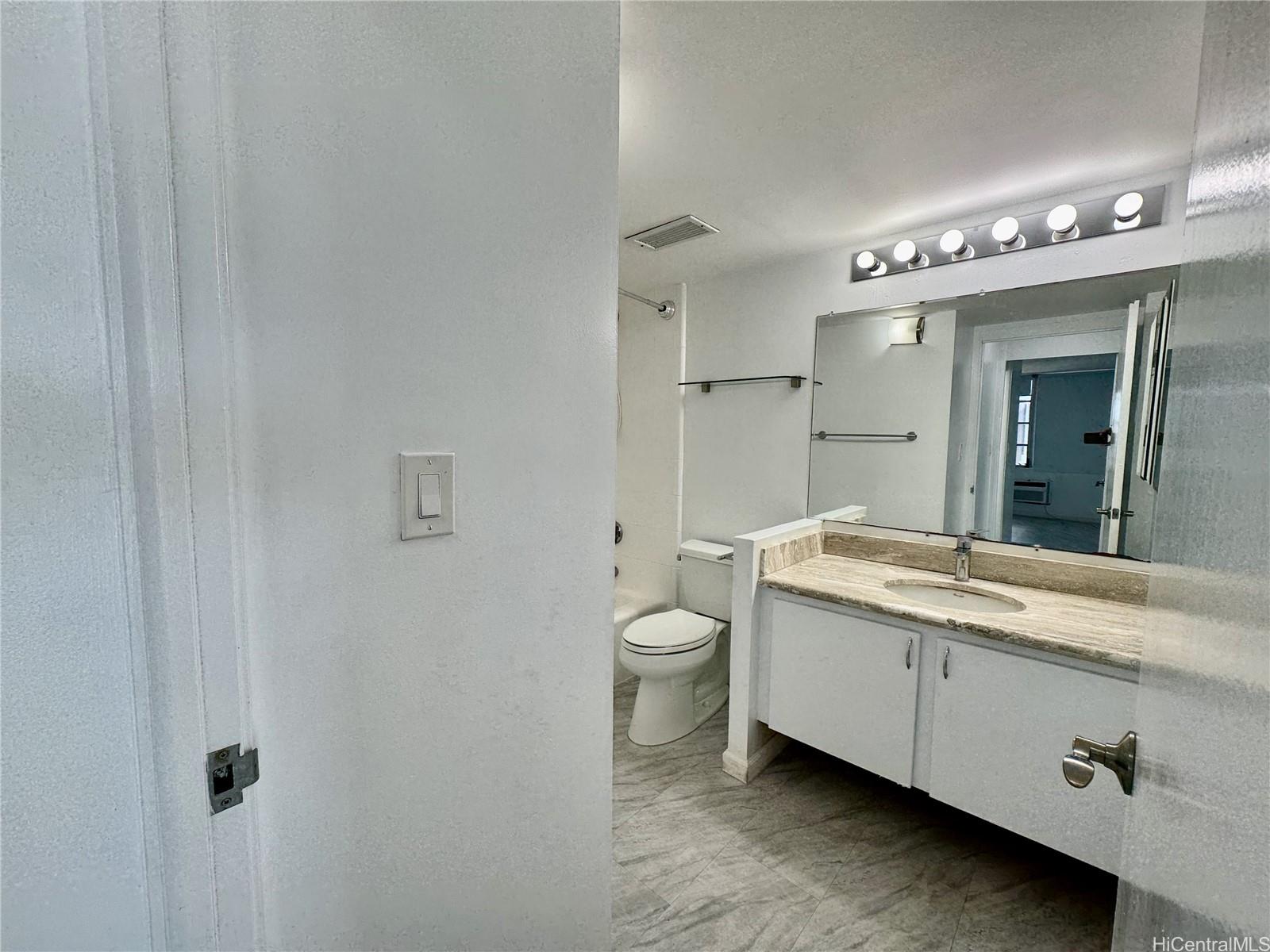 Contessa condo # 2401, Honolulu, Hawaii - photo 8 of 18