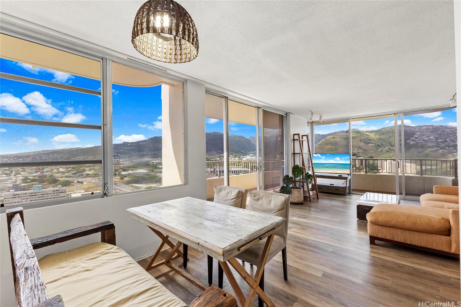 Contessa condo # 2504, Honolulu, Hawaii - photo 2 of 17