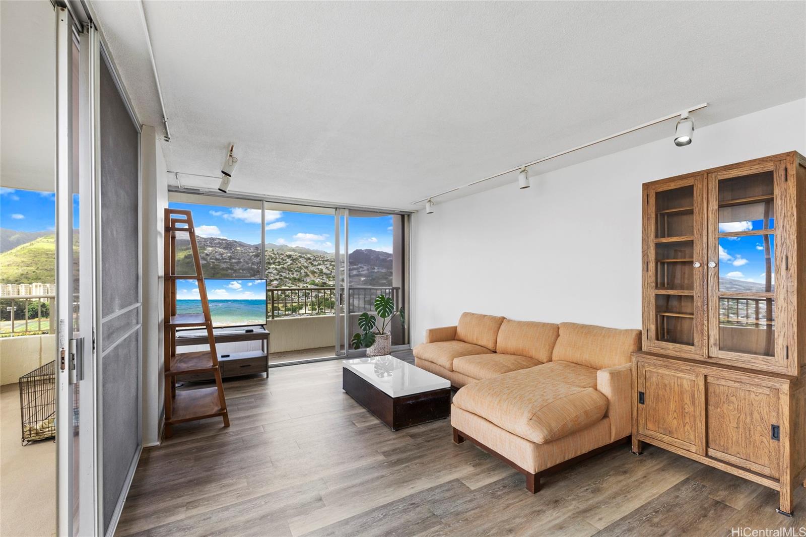 Contessa condo # 2504, Honolulu, Hawaii - photo 3 of 17