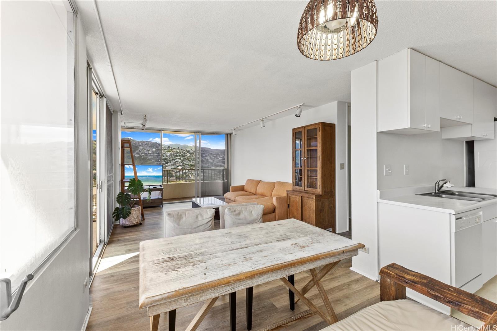 Contessa condo # 2504, Honolulu, Hawaii - photo 4 of 17