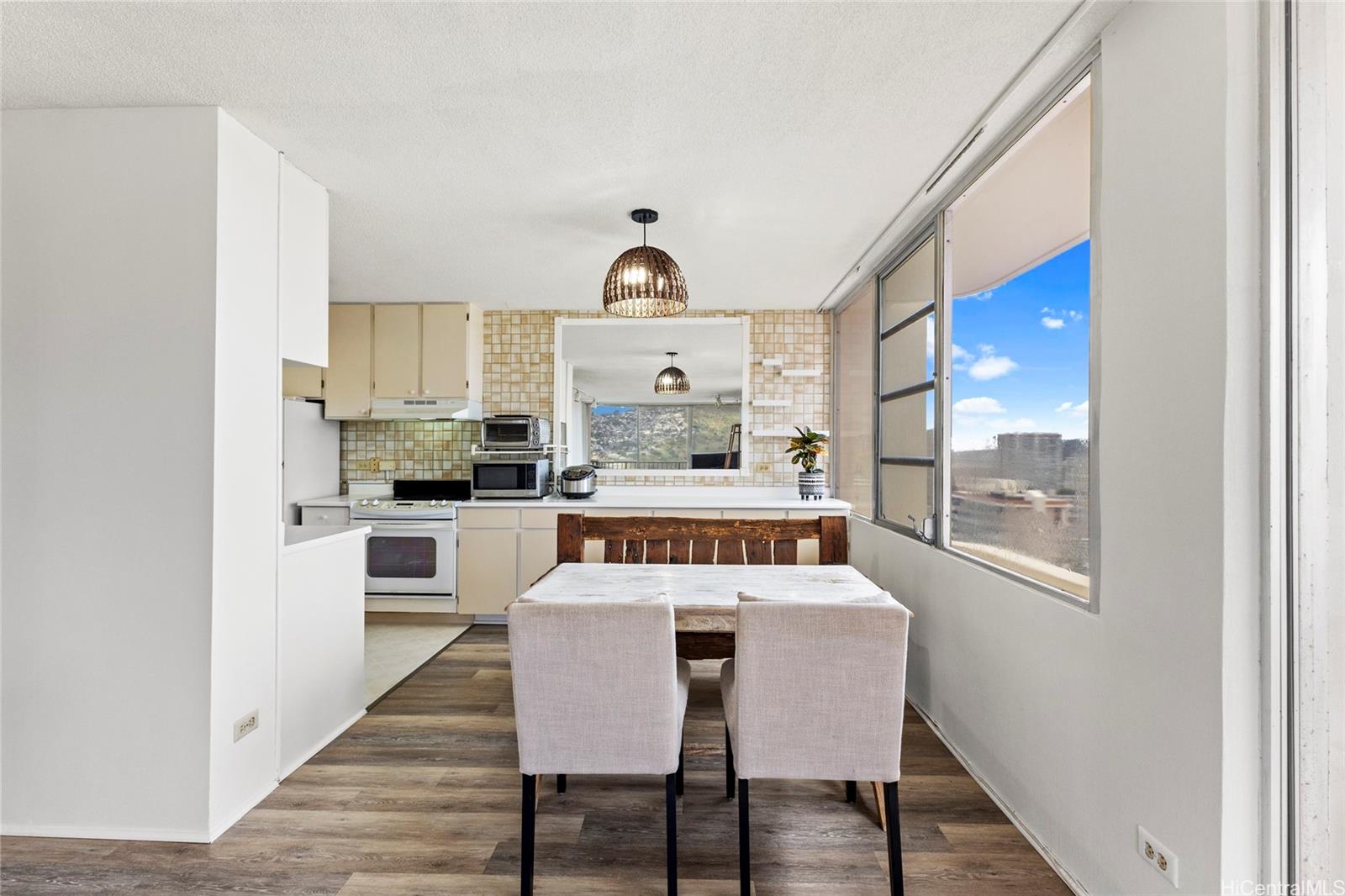 Contessa condo # 2504, Honolulu, Hawaii - photo 5 of 17