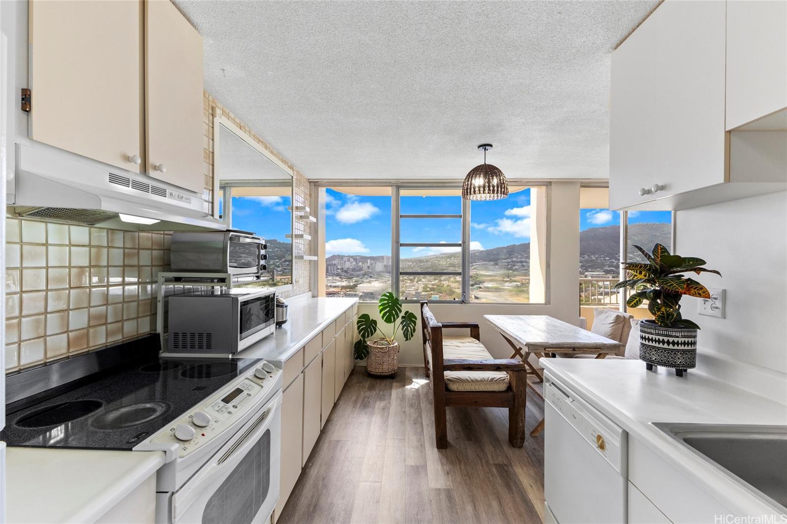 Contessa condo # 2504, Honolulu, Hawaii - photo 6 of 17