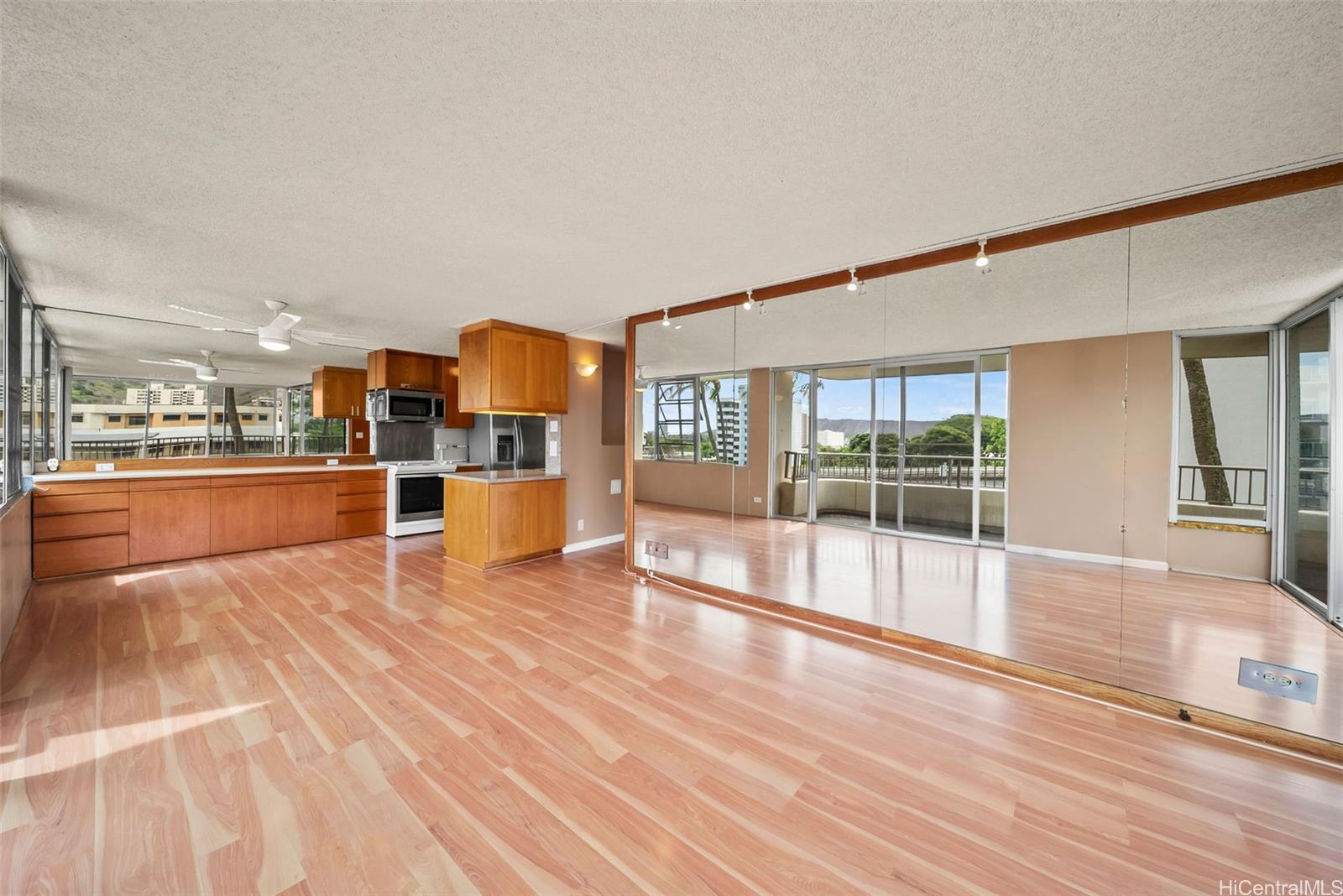 Contessa condo # 403, Honolulu, Hawaii - photo 2 of 25