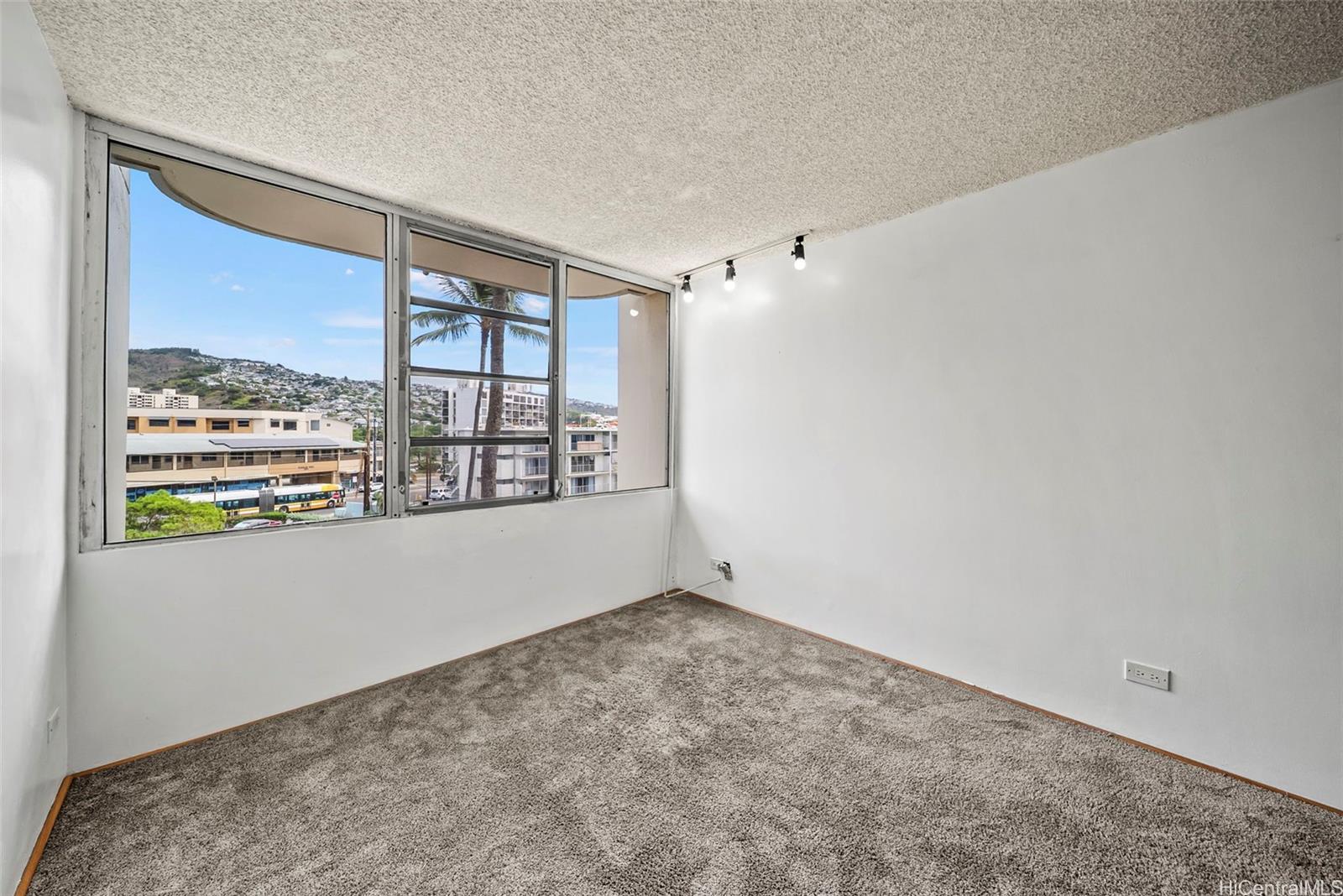 Contessa condo # 403, Honolulu, Hawaii - photo 17 of 25