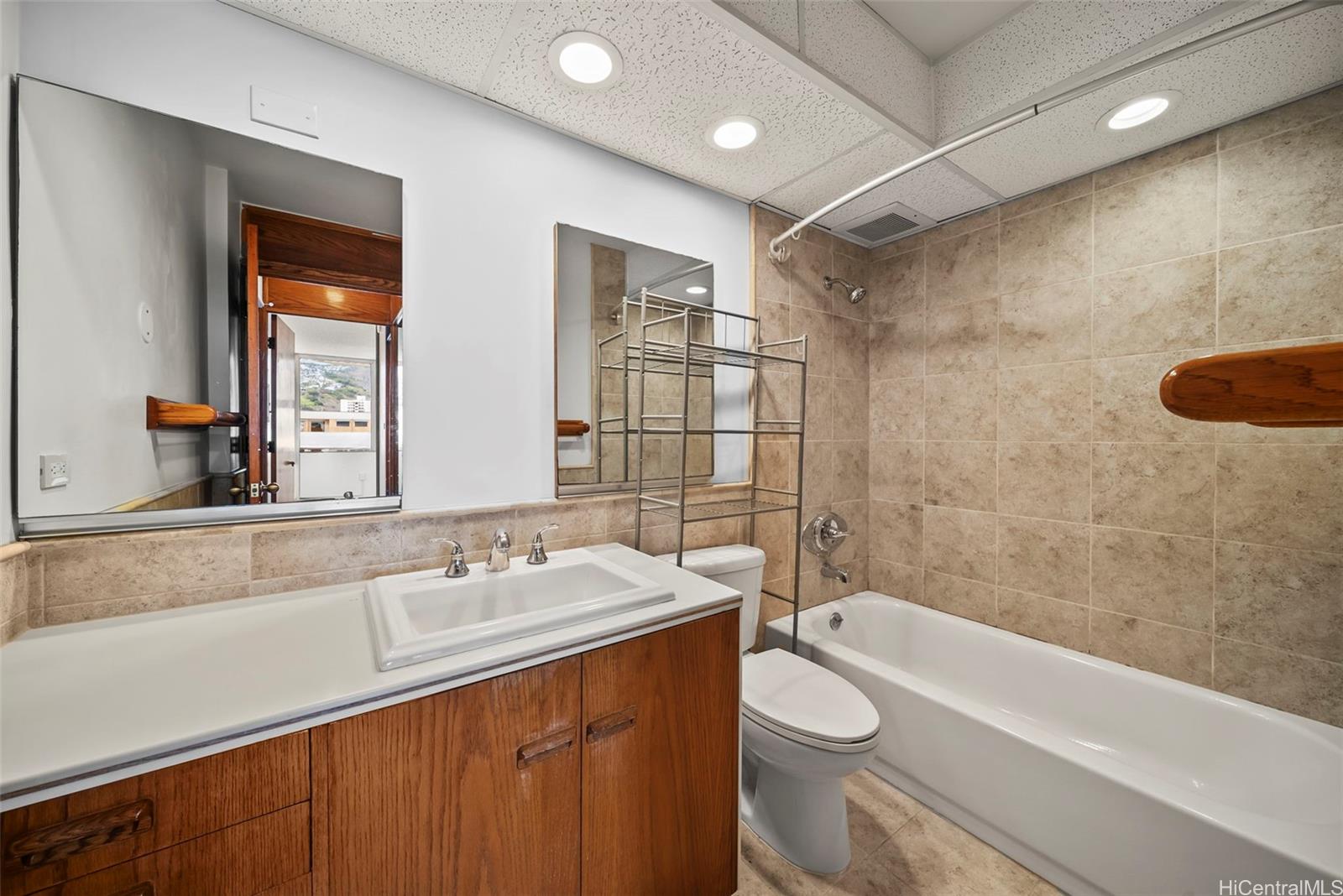 Contessa condo # 403, Honolulu, Hawaii - photo 19 of 25