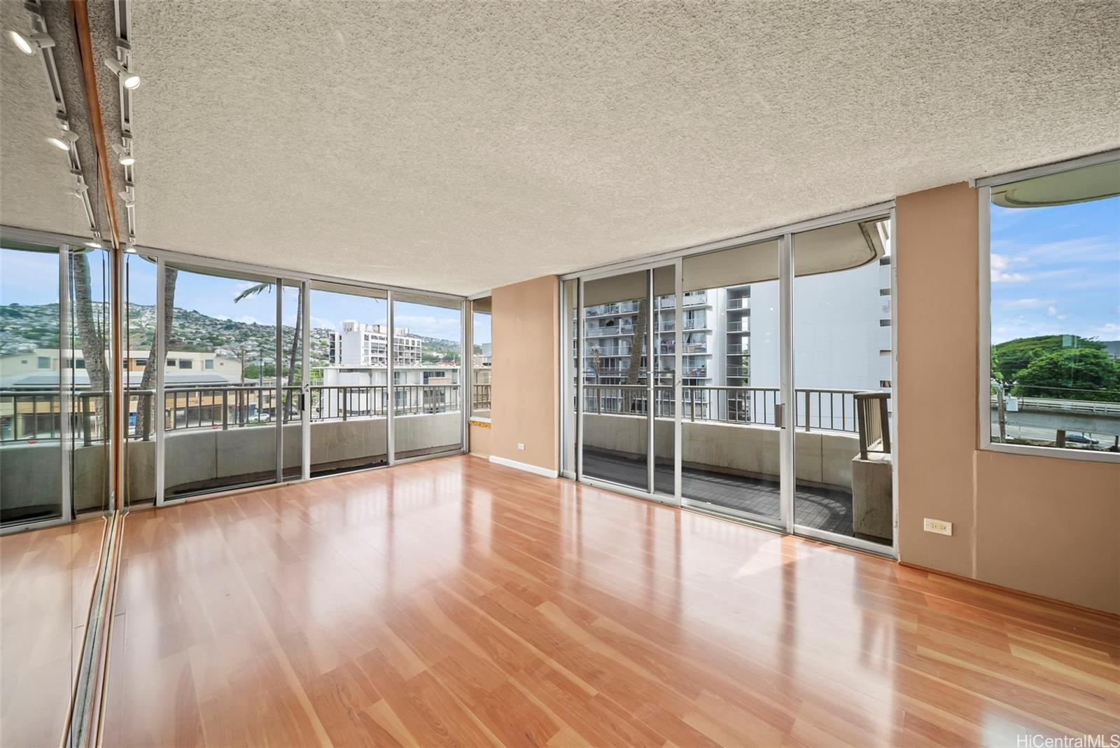 Contessa condo # 403, Honolulu, Hawaii - photo 4 of 25