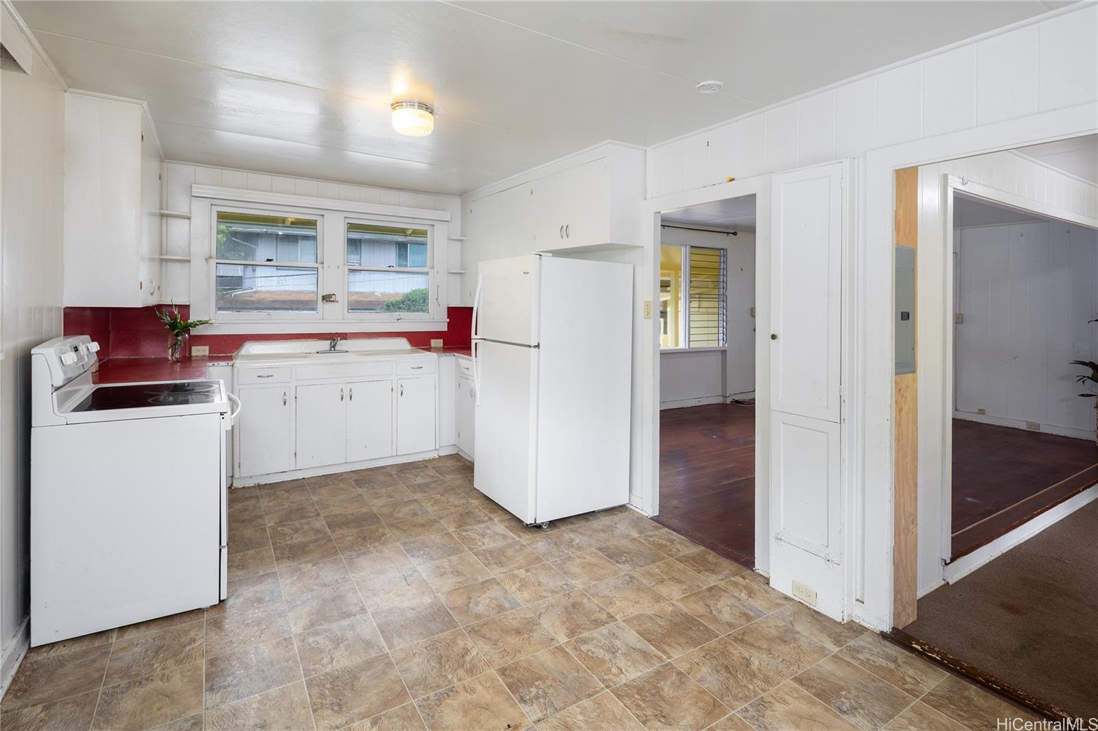 2826  Numana Rd Kalihi Valley, Honolulu home - photo 6 of 22