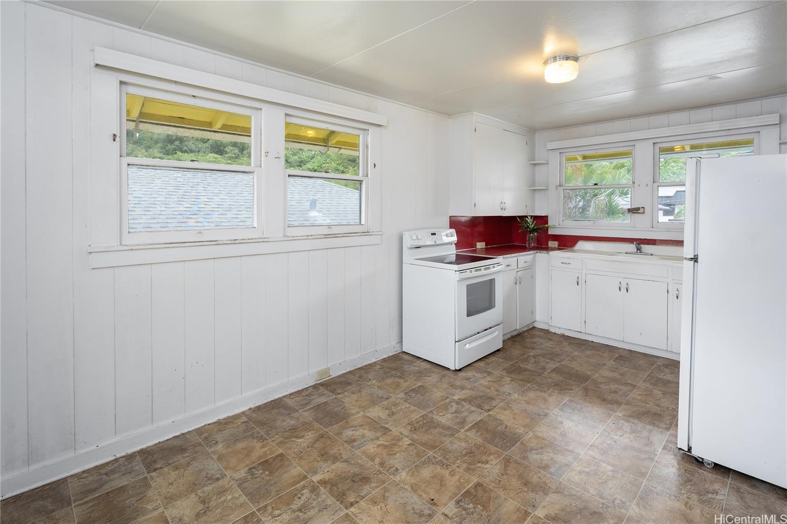 2826  Numana Rd Kalihi Valley, Honolulu home - photo 7 of 22