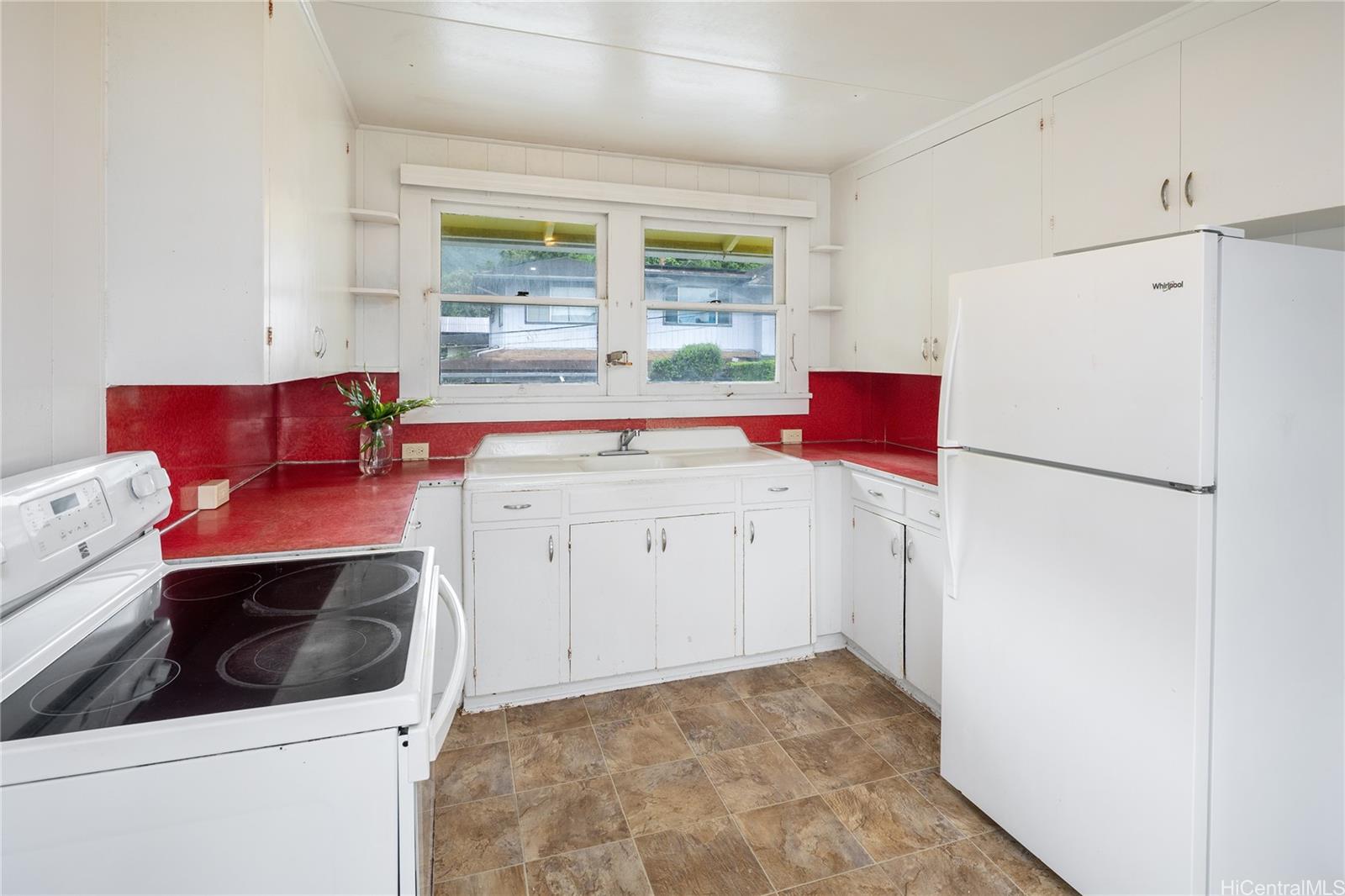 2826  Numana Rd Kalihi Valley, Honolulu home - photo 8 of 22