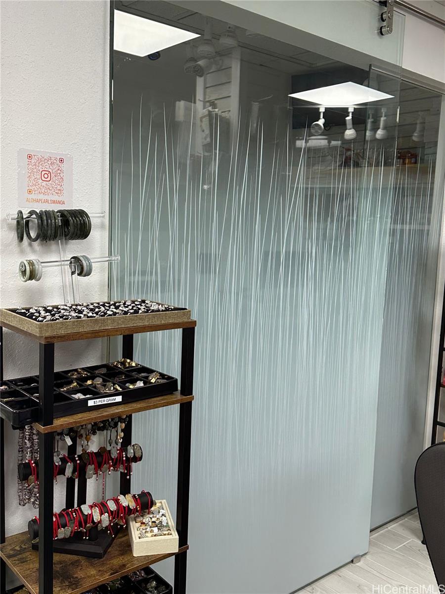 2830 Kaonawai Pl Honolulu Oahu commercial real estate photo14 of 21