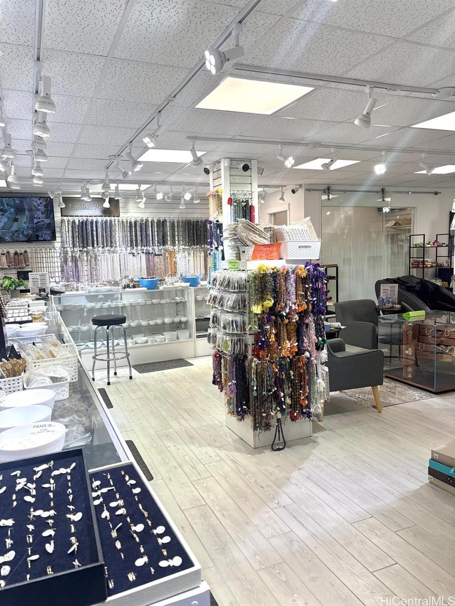 2830 Kaonawai Pl Honolulu Oahu commercial real estate photo3 of 21