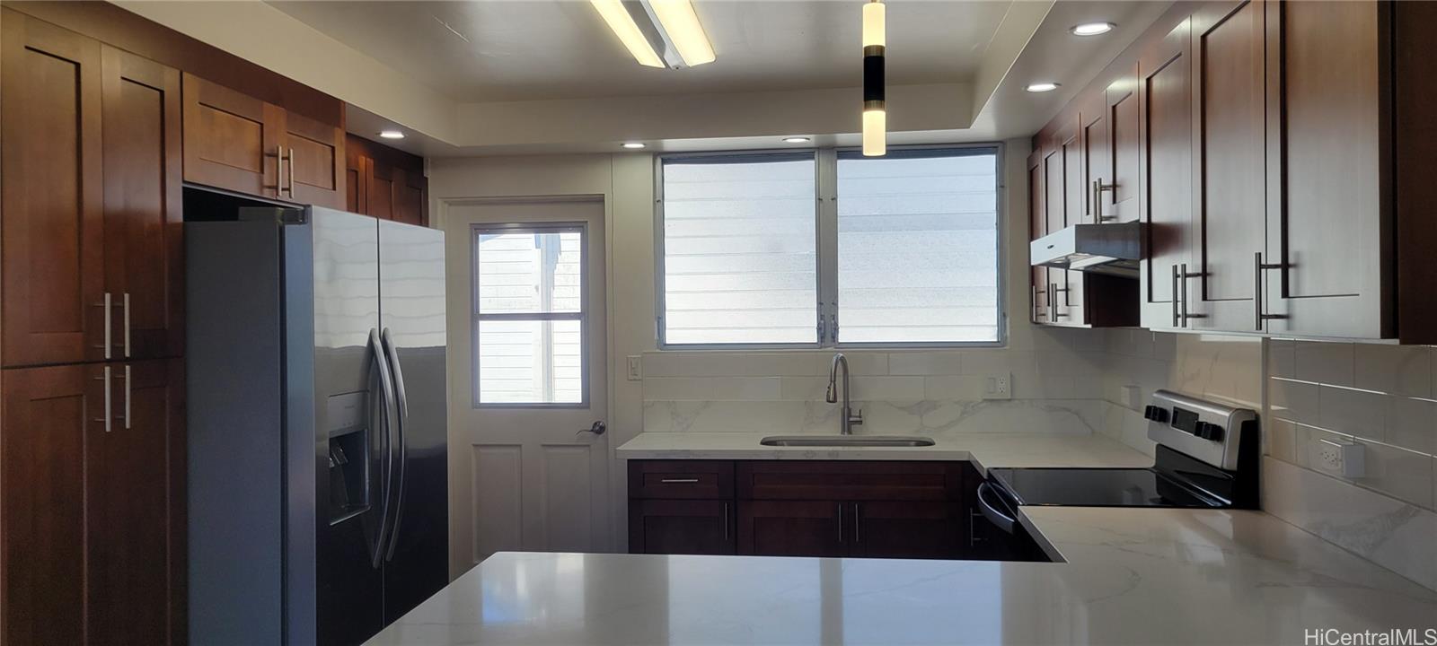 2834 Kaimuki Ave Honolulu - Rental - photo 2 of 15