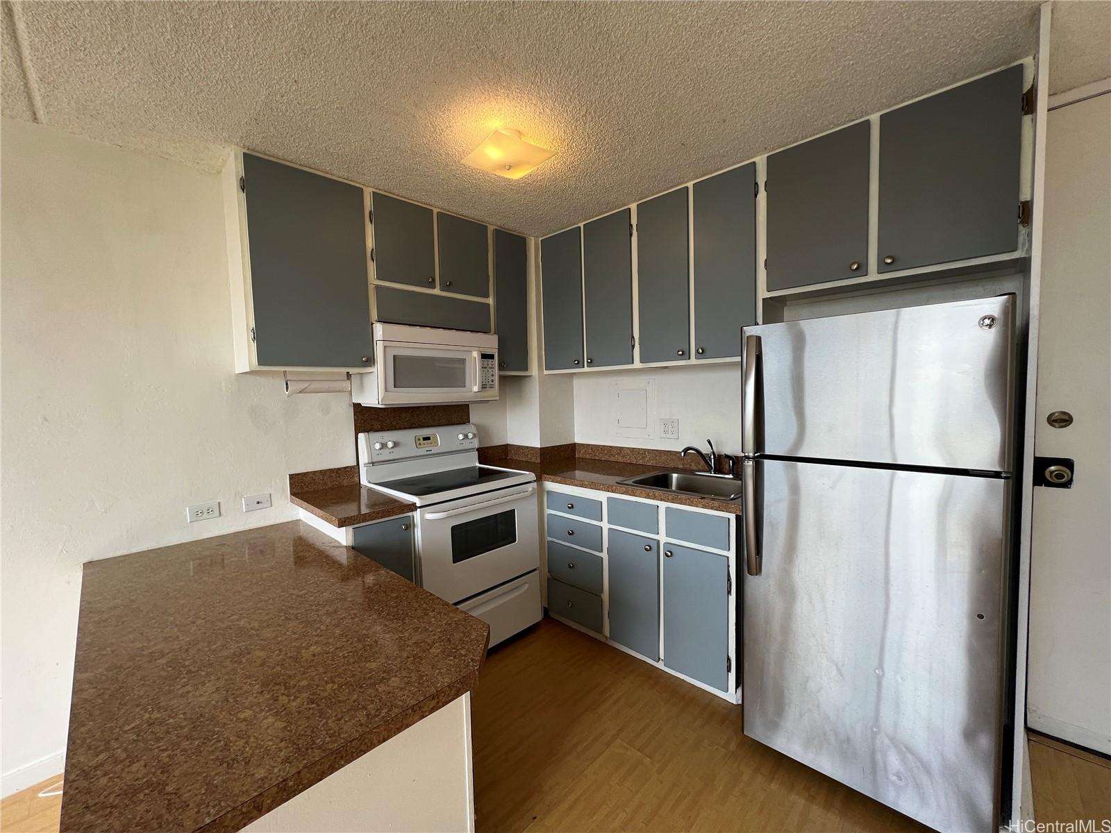 2845 Waialae Ave Honolulu - Rental - photo 3 of 8