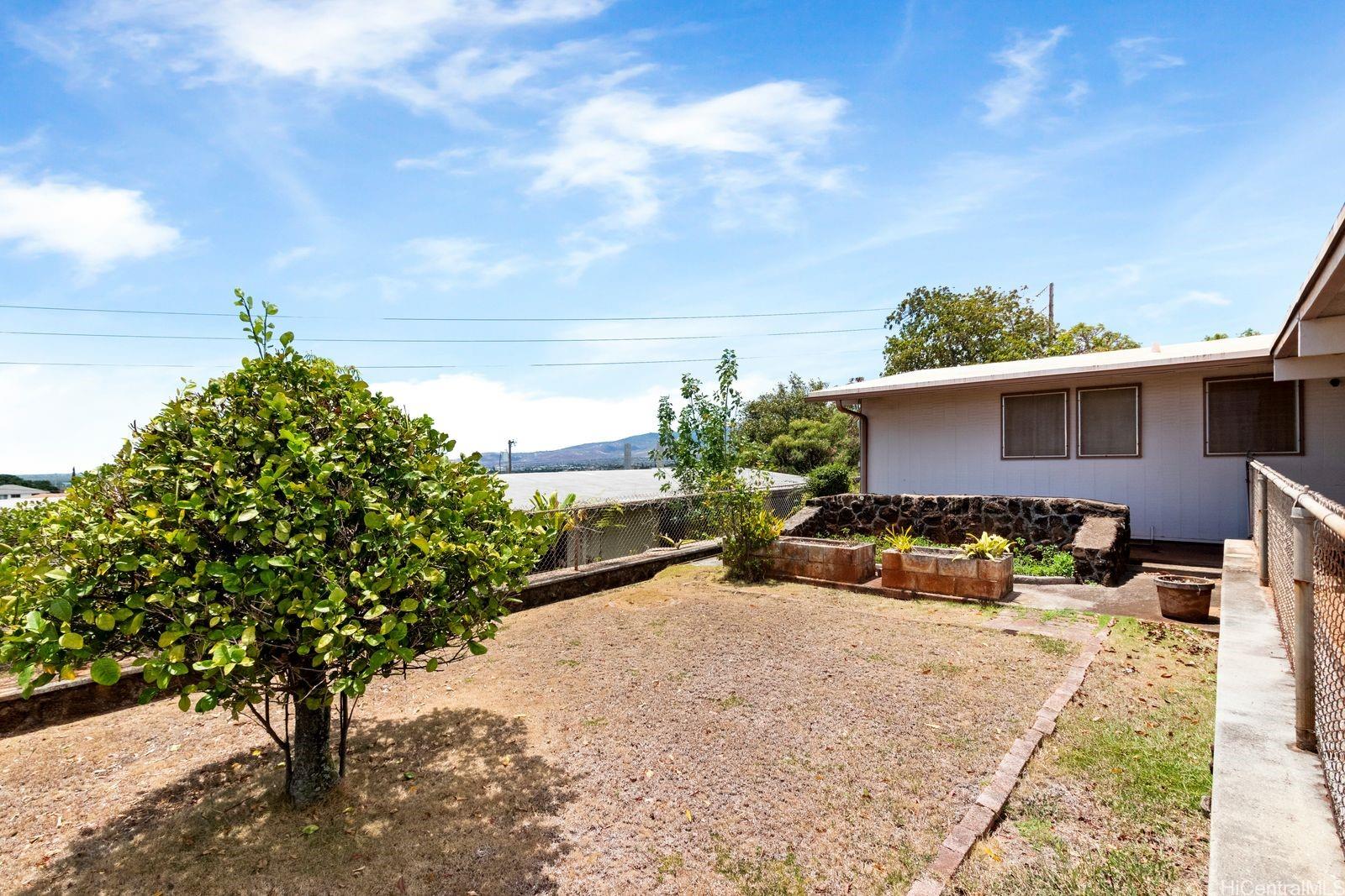 286  Hoomalu St Pearl City-upper, PearlCity home - photo 9 of 9