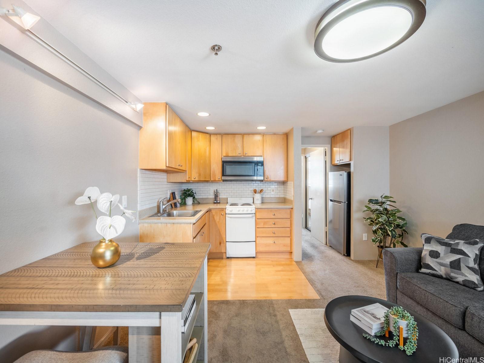 Kulanui Hale condo # 115, Honolulu, Hawaii - photo 2 of 17