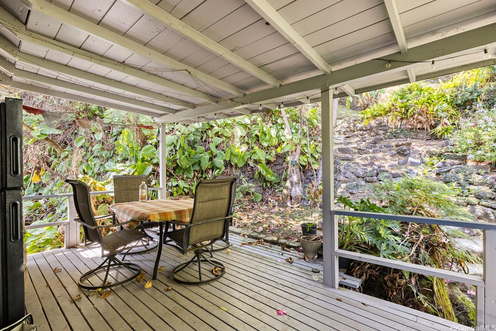 2870  Komaia Place Manoa Area, Honolulu home - photo 2 of 25