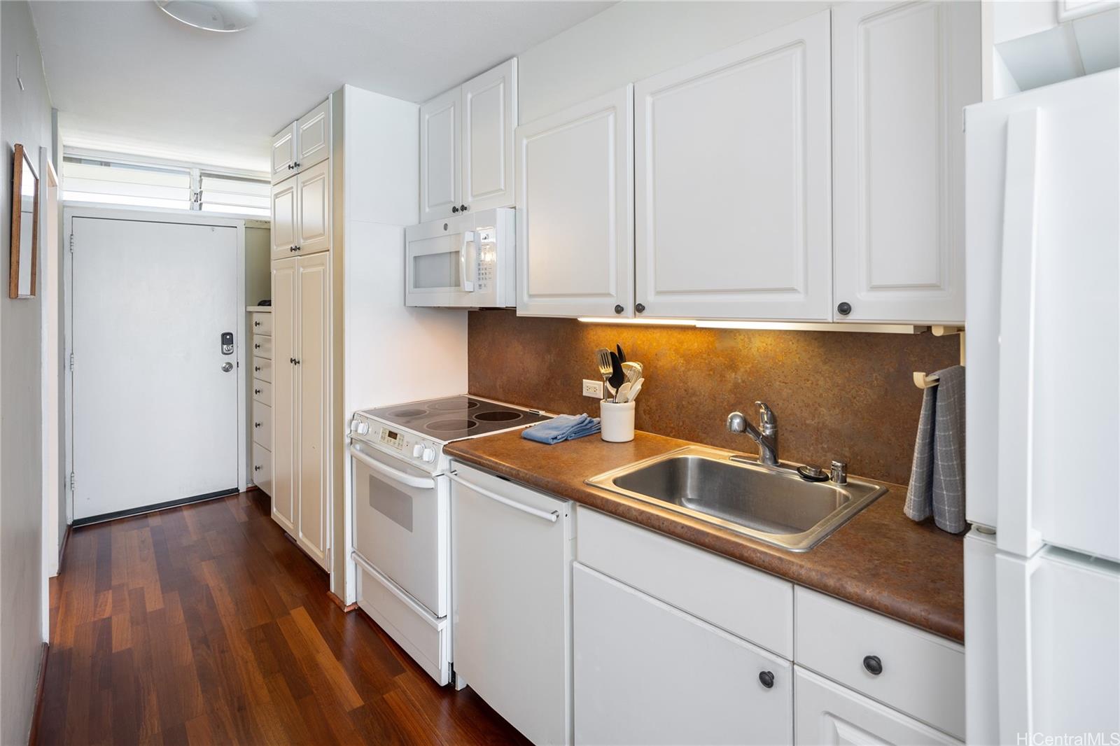 Sans Souci Inc condo # 1106, Honolulu, Hawaii - photo 7 of 25